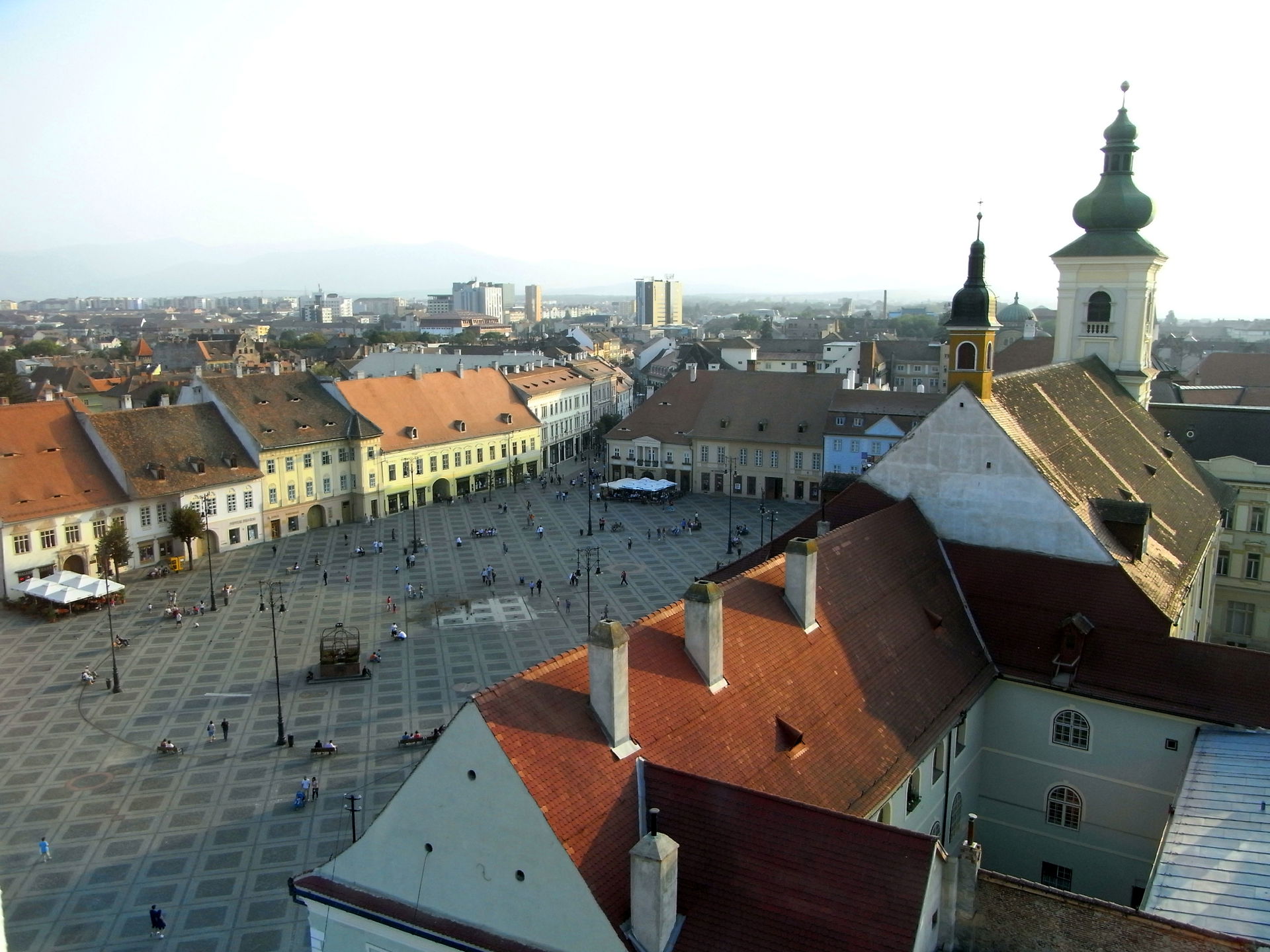 Der Große Ring in Sibiu-Hermannstadt, vom Ratsturm aus gesehen.…