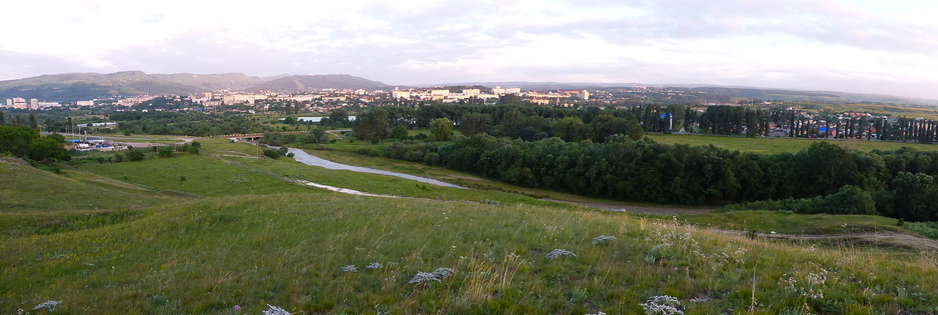 Кисловодск (курорт) и пойма реки Подкумок, Ставропольский край