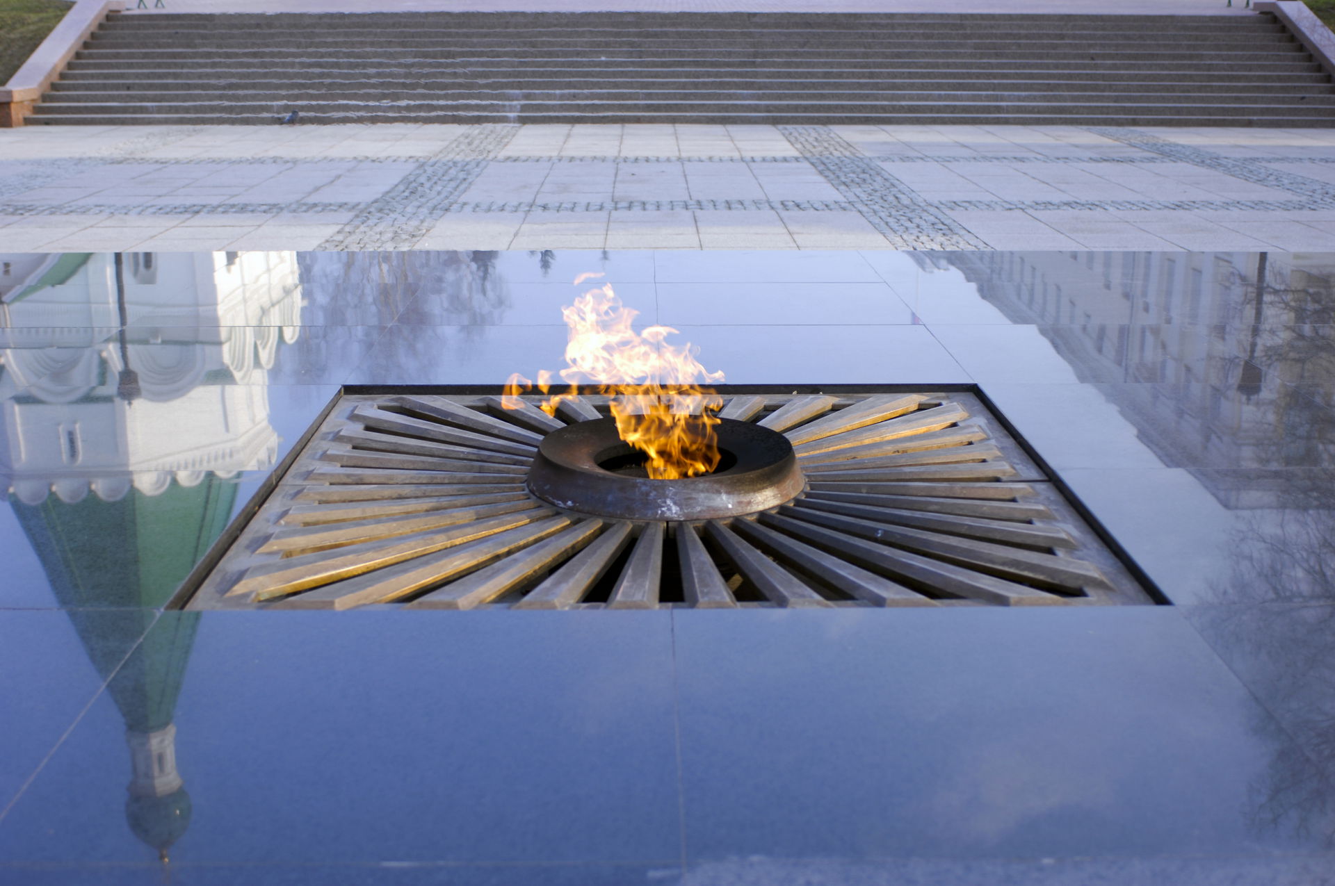 A memorial flame on the grounds of the Nizhny Novorod Kremlin i…
