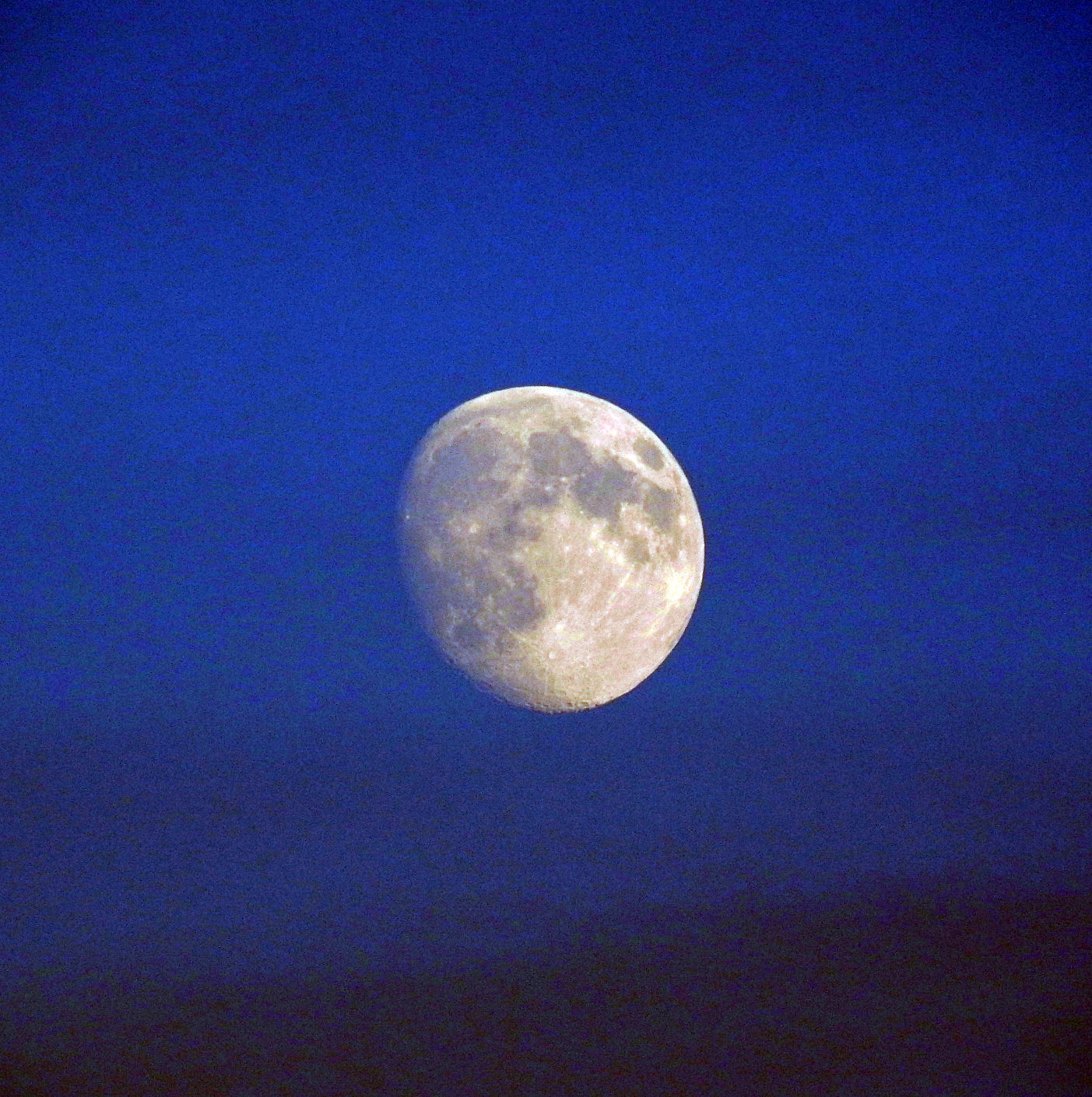 The fourth phase of the moon: the MOON COMING