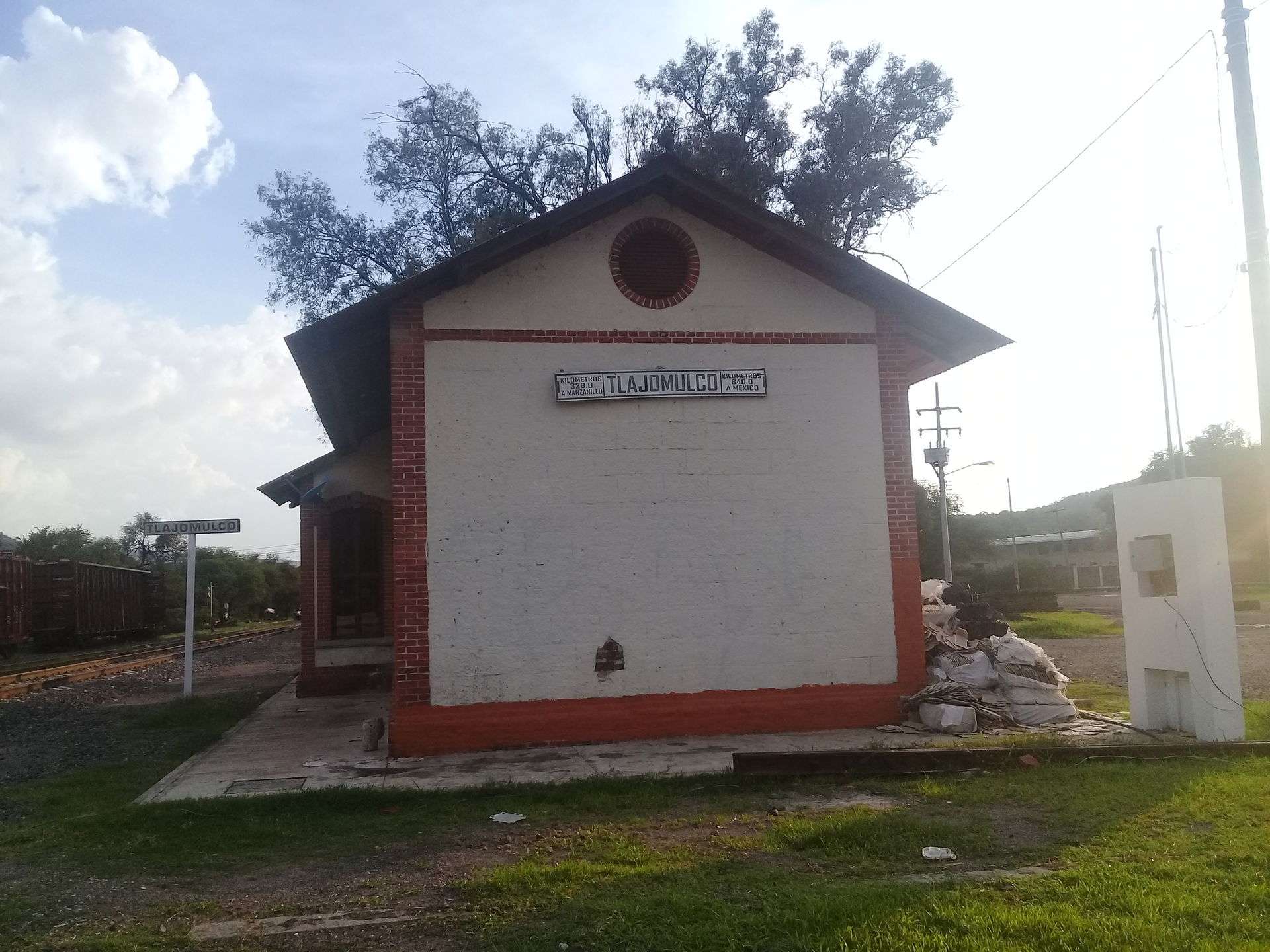 Vista nororiente de la estación de ferrocarril de Tlajomulco de…