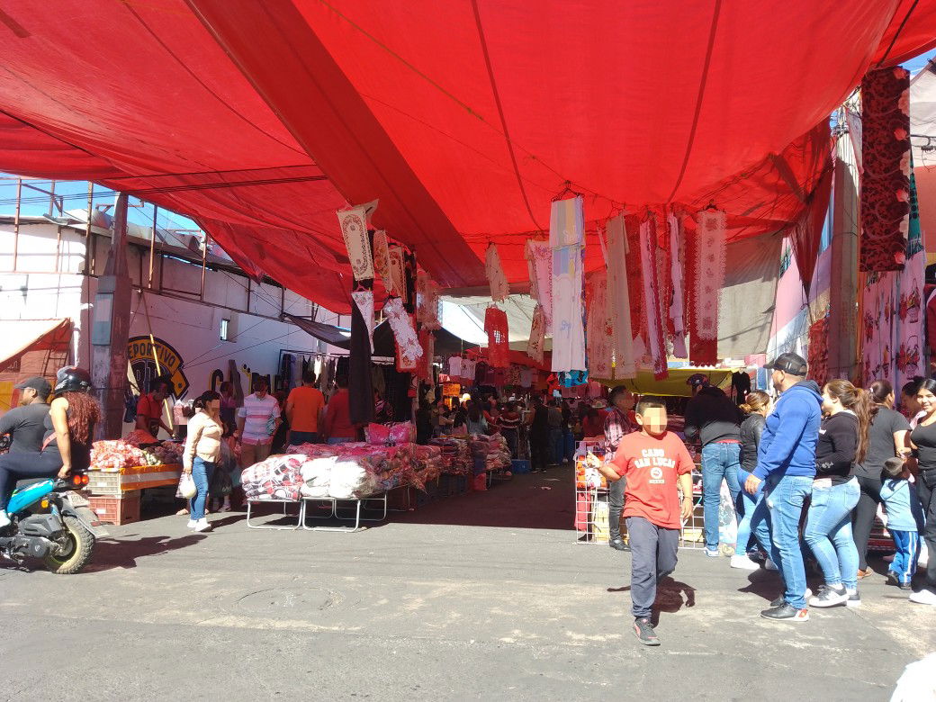 Inicio del tianguis en Zitácuaro Michoacán