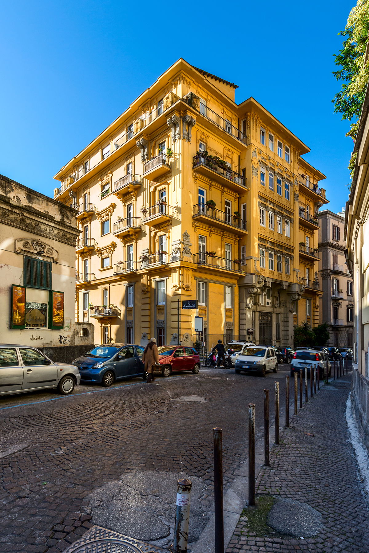 Prospetto su via Parco Margherita.