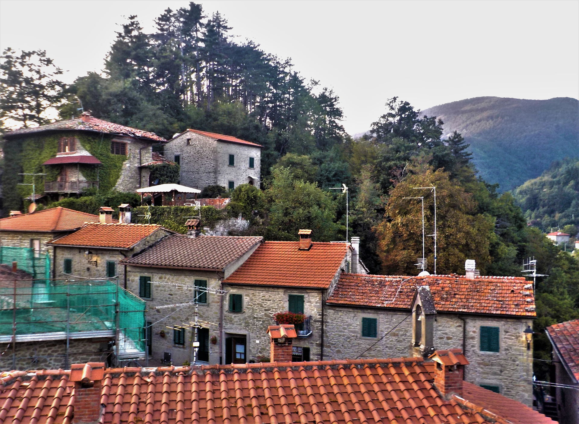 Serravalle di Bibbiena, parte del paese, all’interno del Parco …