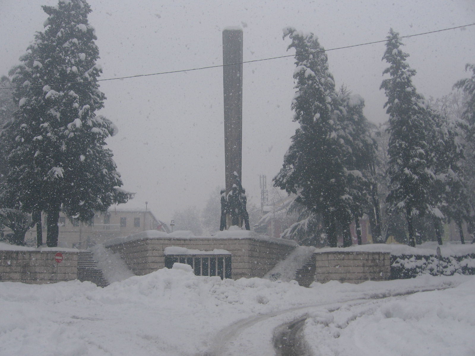 Centralni gradski trg (Trg 9. decembar) sa spomeničkim kompleks…