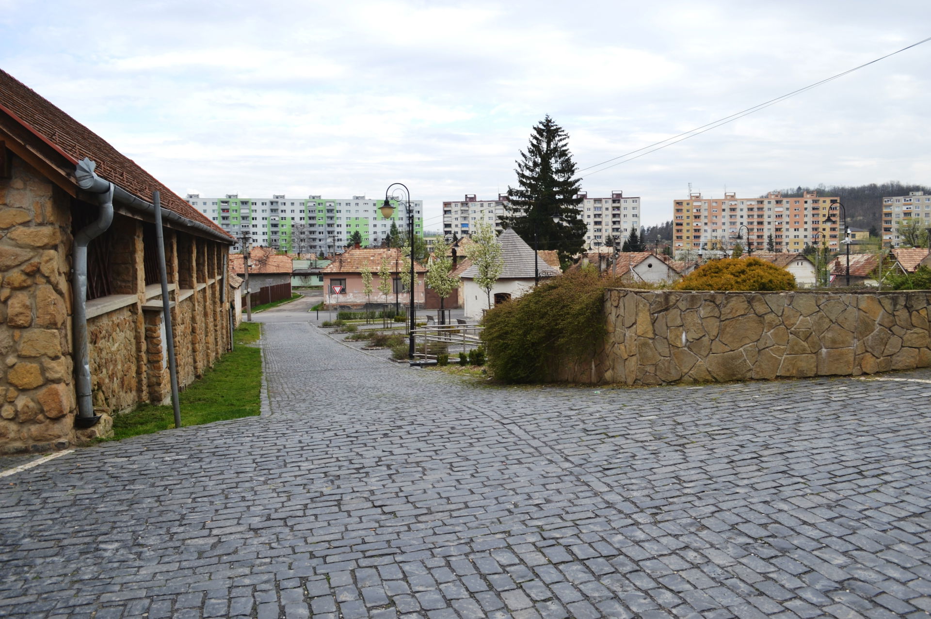Parkovacia zóna pod Fiľakovským hradom (sú tam aj toalety, parč…