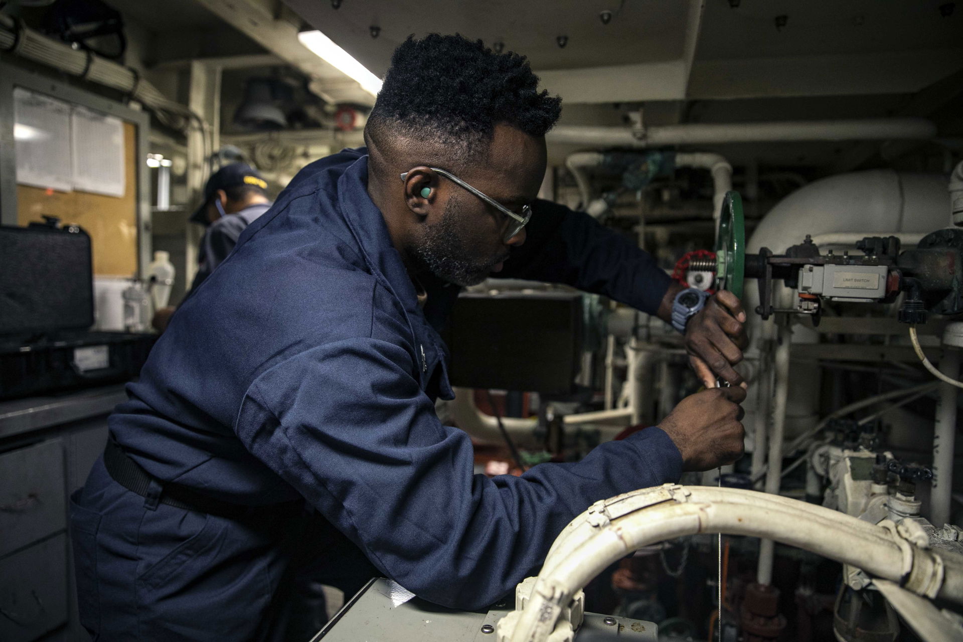240123-N-VM650-1060 PHILIPPINE SEA (Jan. 23, 2024) Gas Turbine …