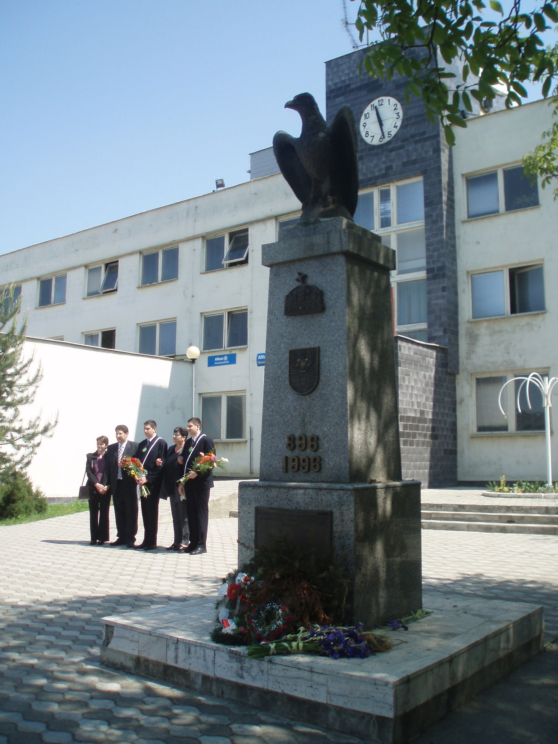 The town hall in Veľké Kapušany (May 2006).