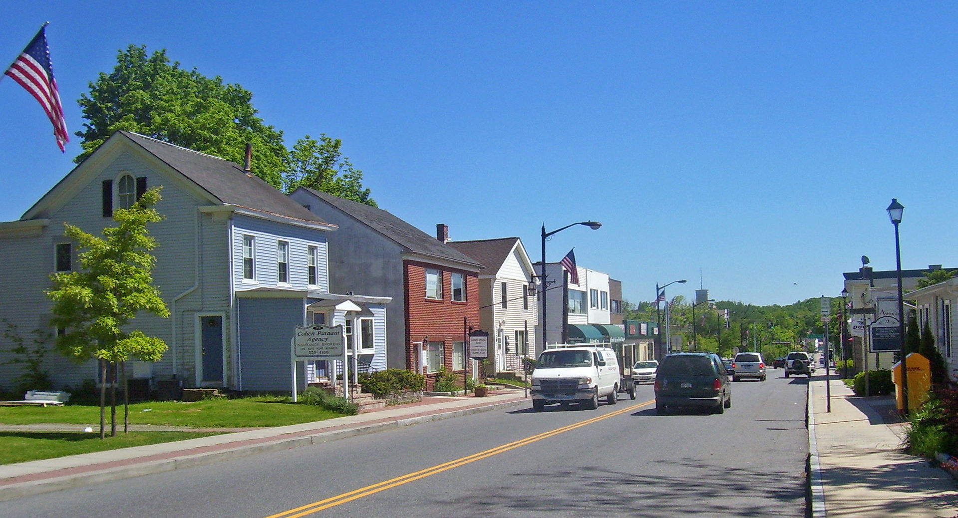 Looking east along NY 52 in Carmel, NY, USA