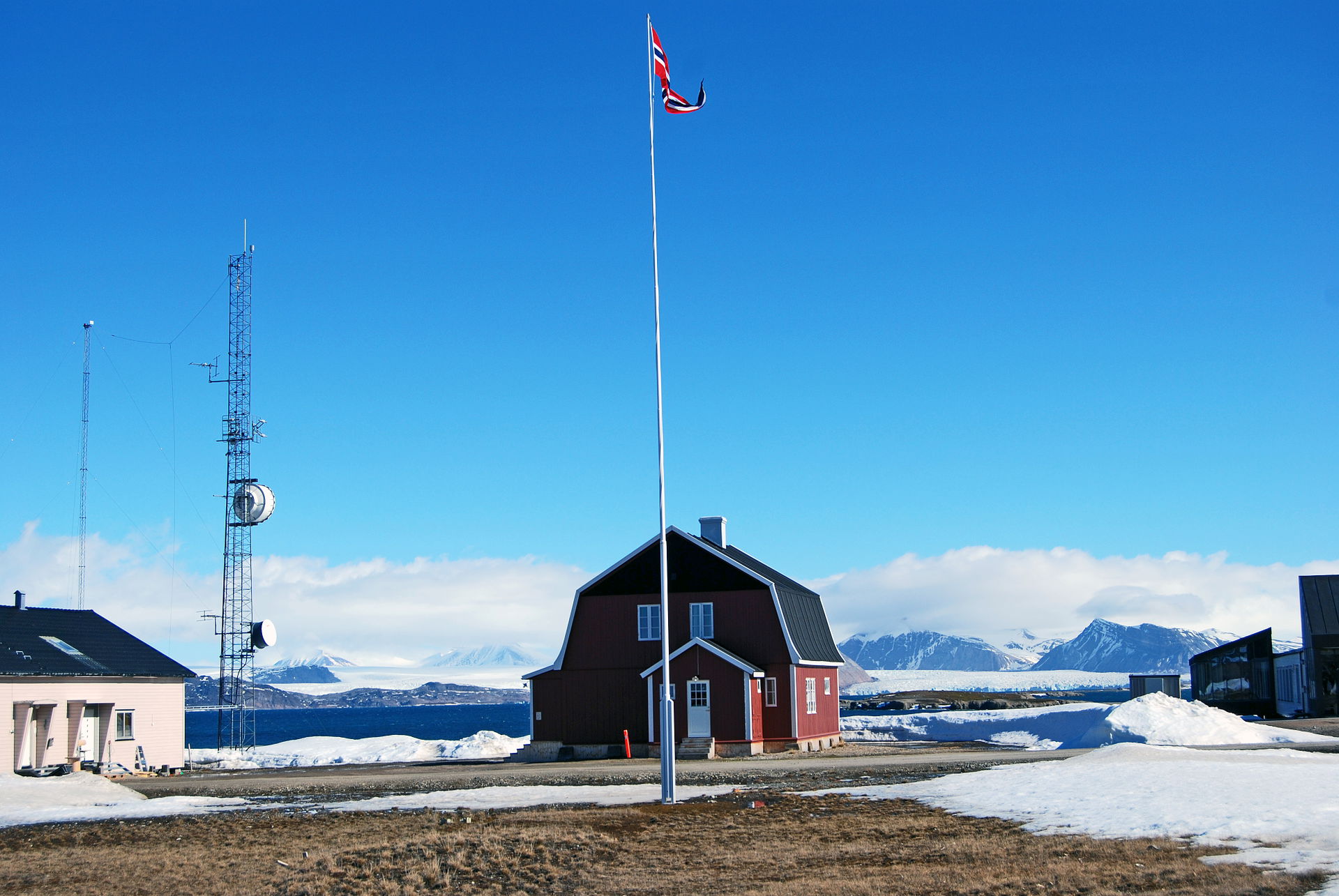 Ny-Ålesund is one of the four permanent settlements on the isla…