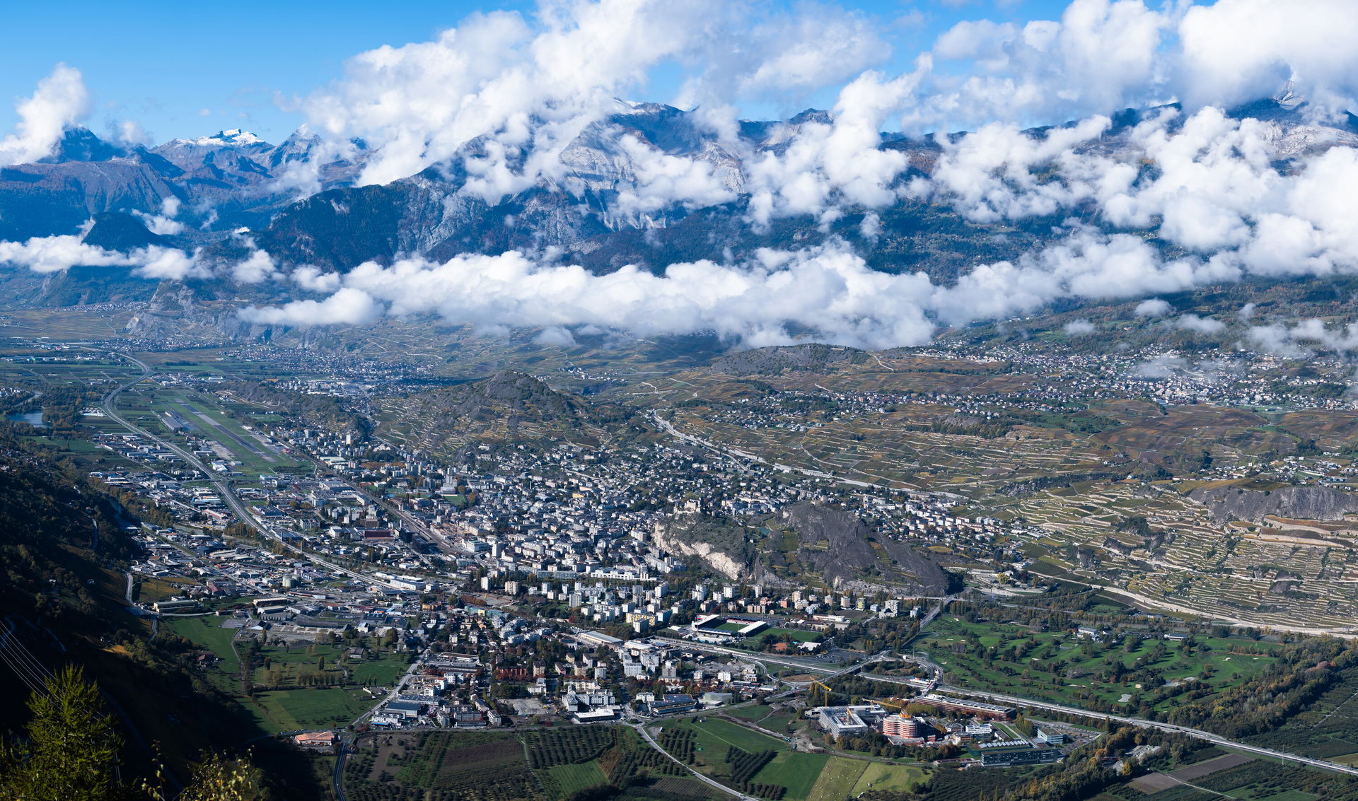 La commune de Sion vue depuis Nax.