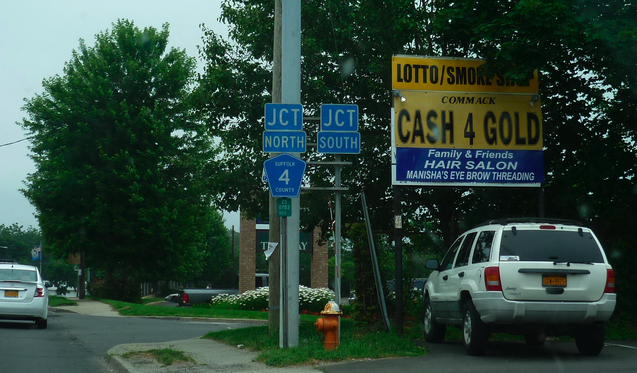 A "Junction" Suffolk County Route 4 shield on eastbound New Yor…
