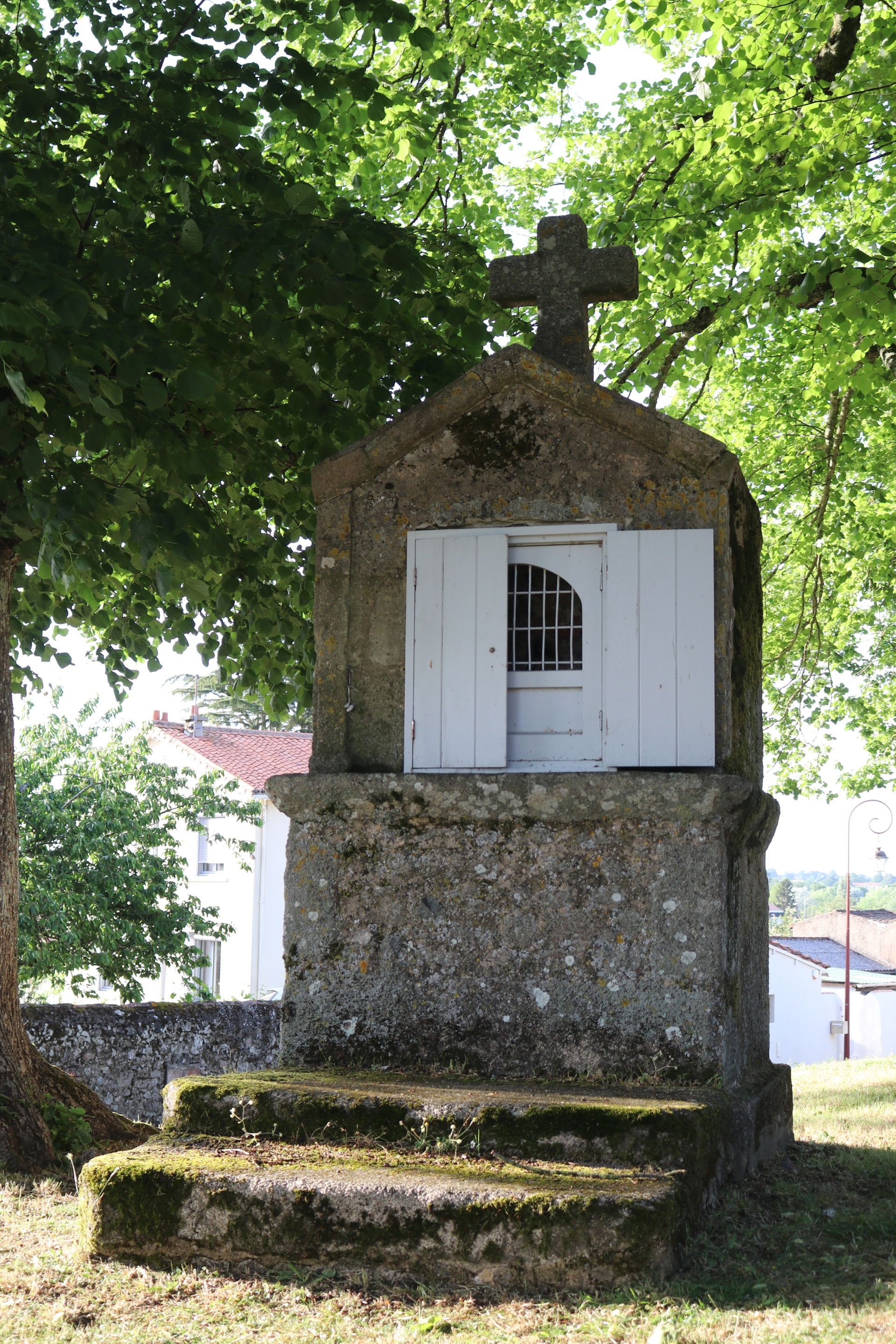 Oratoire à Parthenay-le-Vieux, à proximité de l'église Saint-Pi…