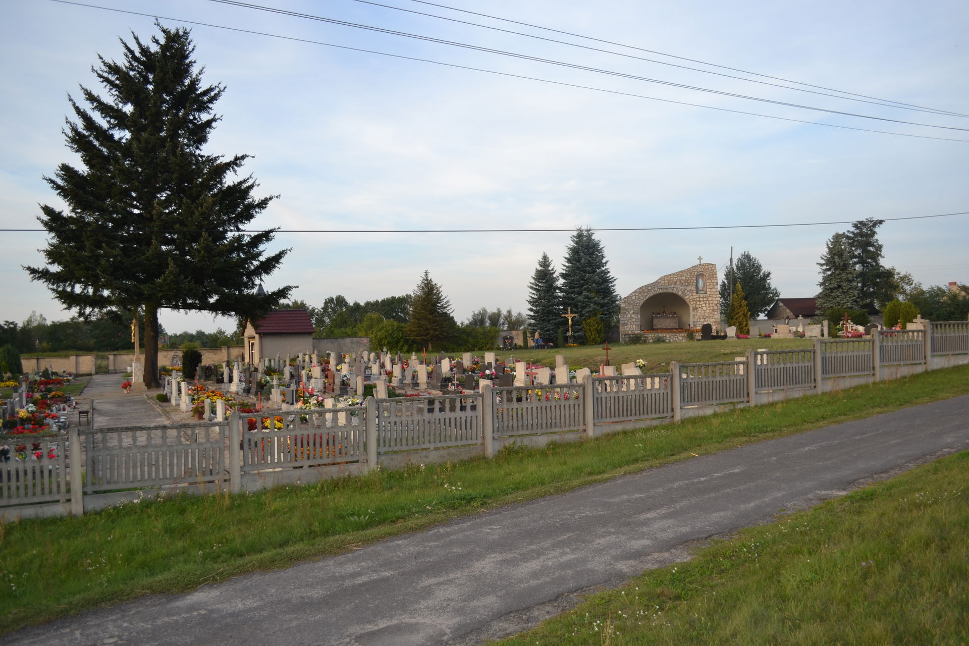 Cmentarz parafialny, Narok przy ulicy Cmentarnej numer: 224/89 …