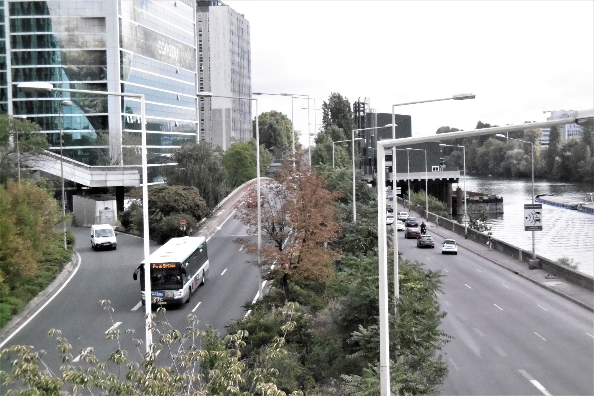Courbevoie D 7 vers l'aval . Vue du pont de Neuilly