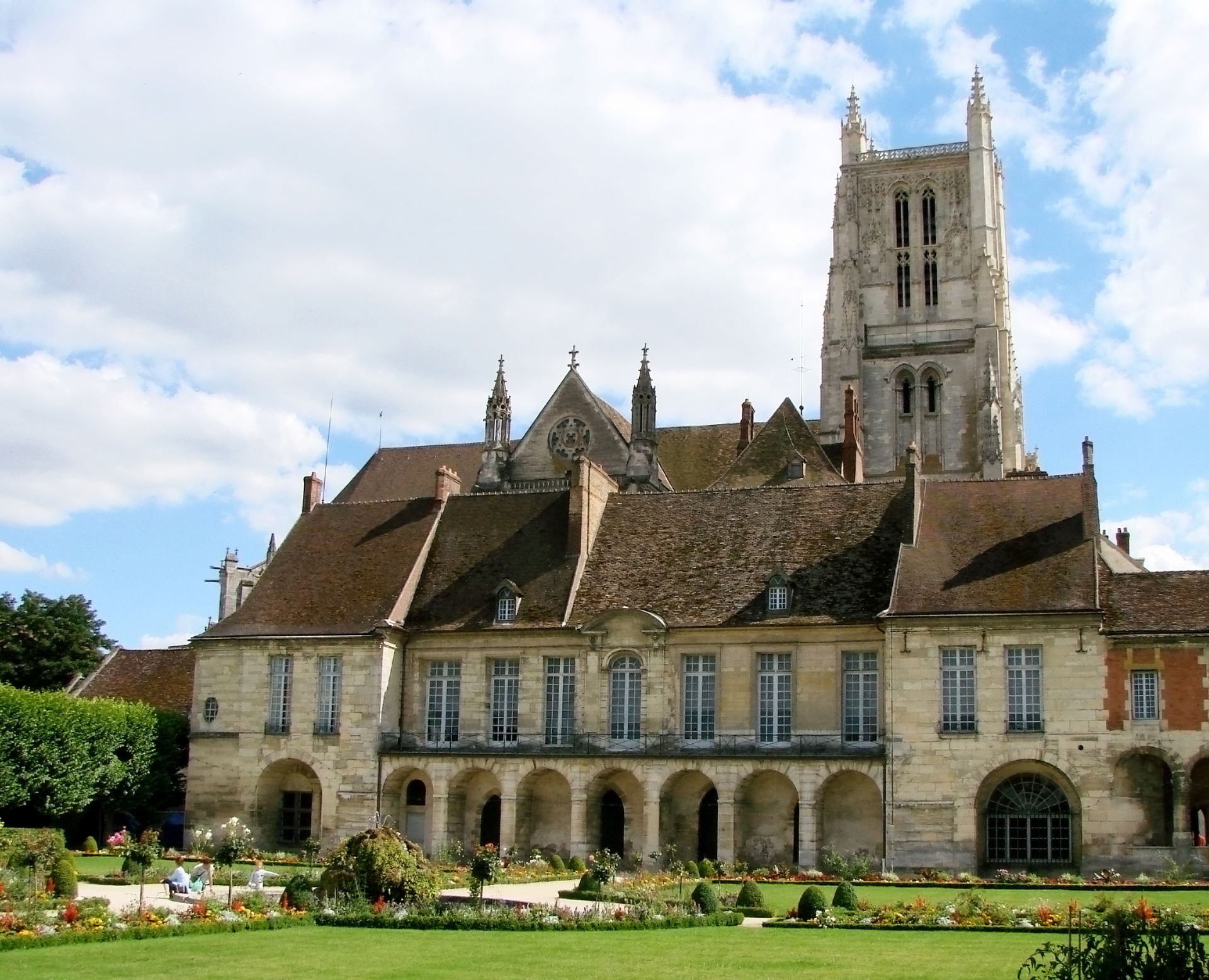 Meaux: le palais épiscopal et les jardins.