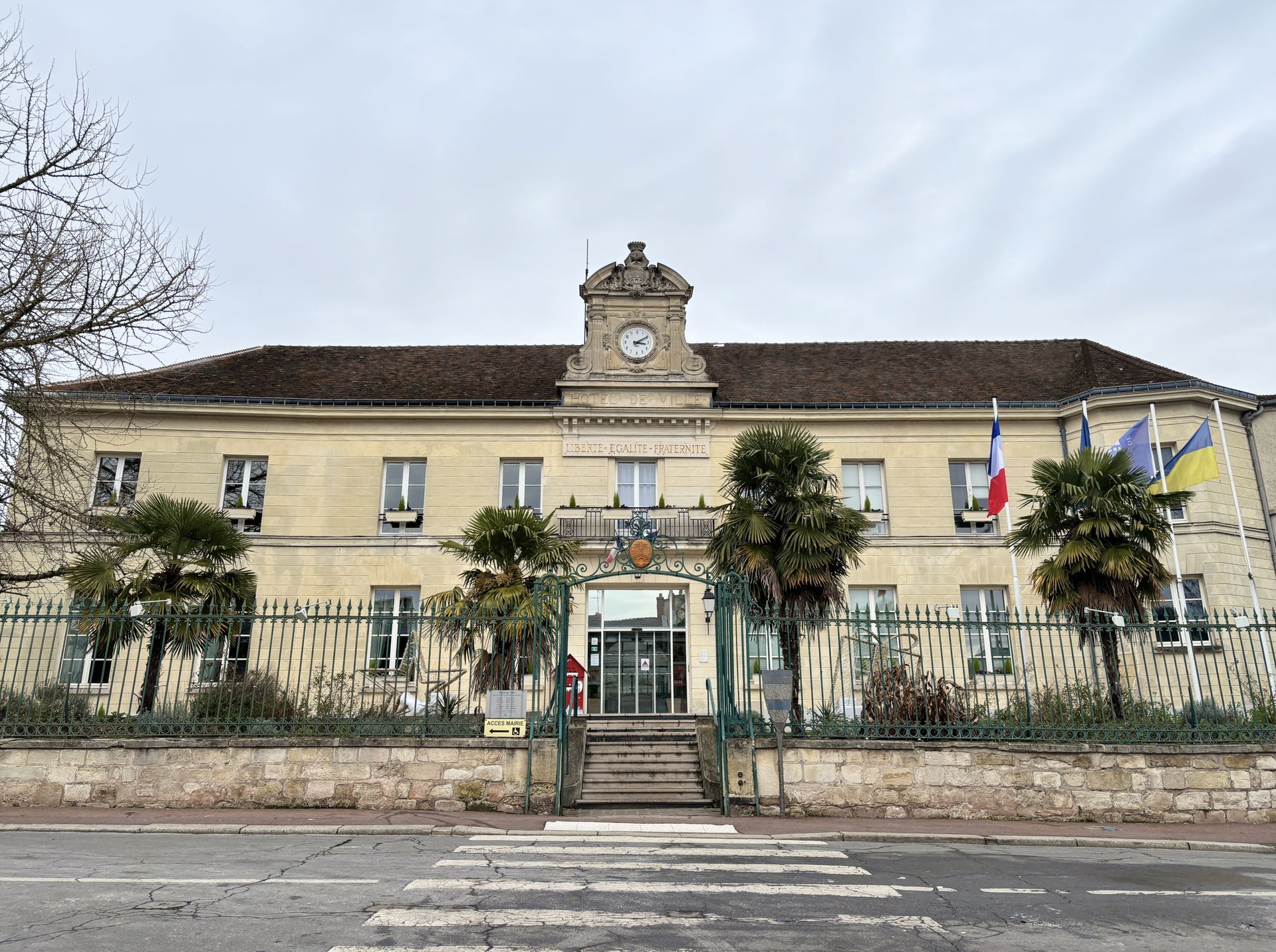 L'hôtel de ville de Pontoise (Val-d'Oise) en janvier 2025.