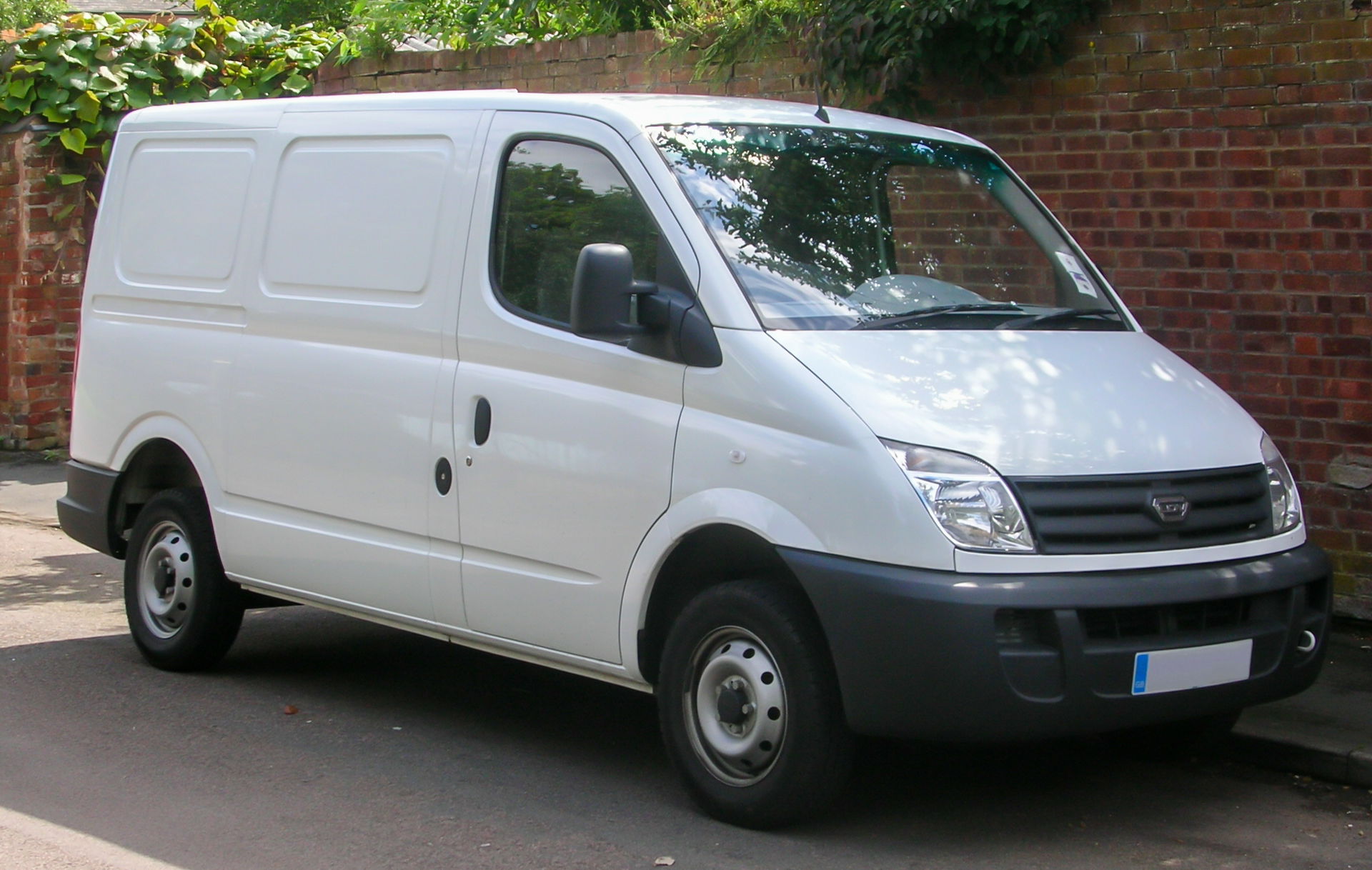 A 2005 LDV Maxus 2.8 CDi 95 SWB