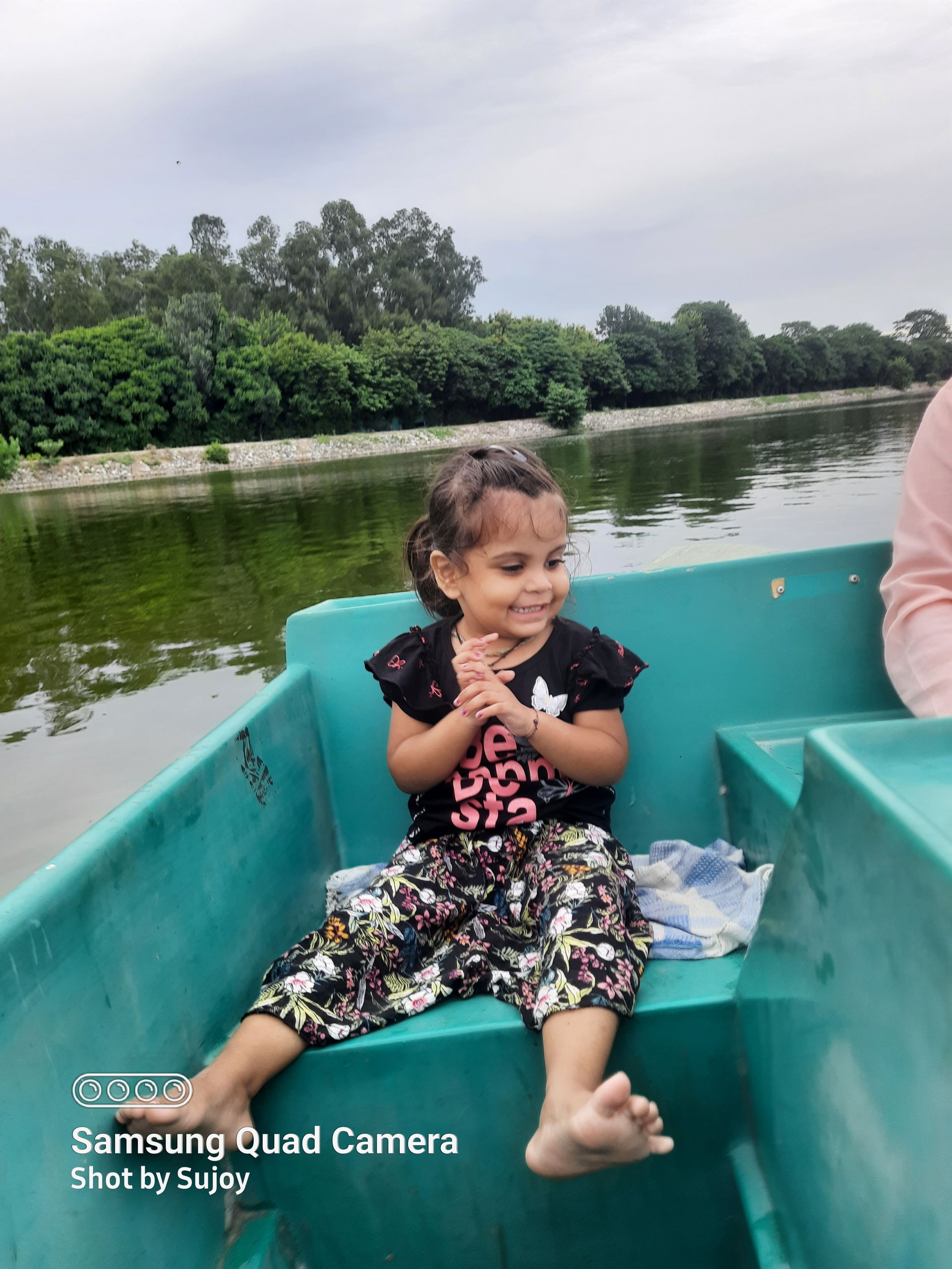Boating in the lake is very popular among visitors here