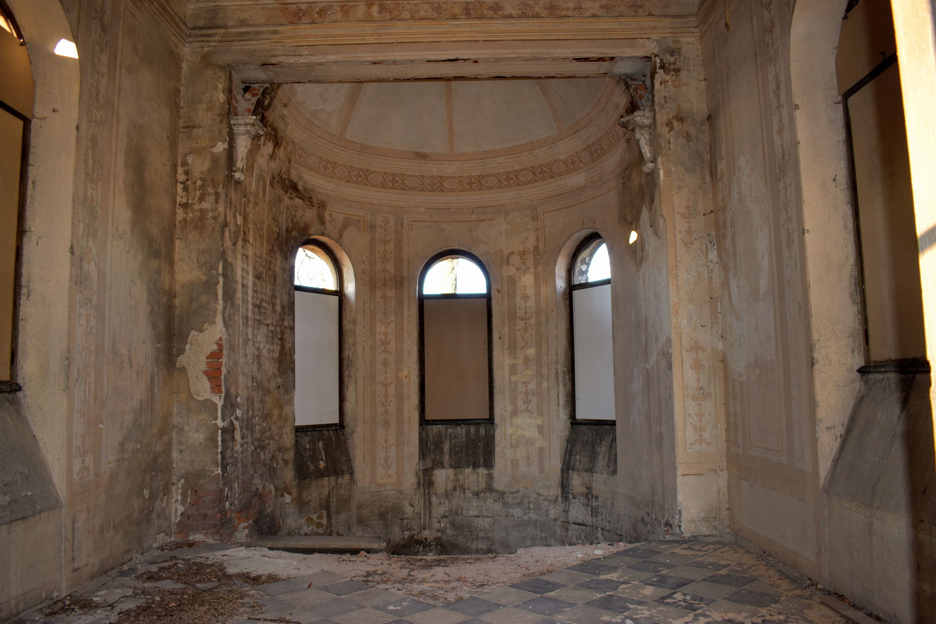 Hrobka rodu von Baillou v Hustopečích nad Bečvou (okr. Přerov)
