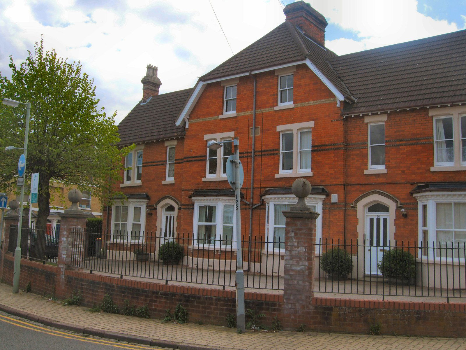 Adelaide Square, Bedford
