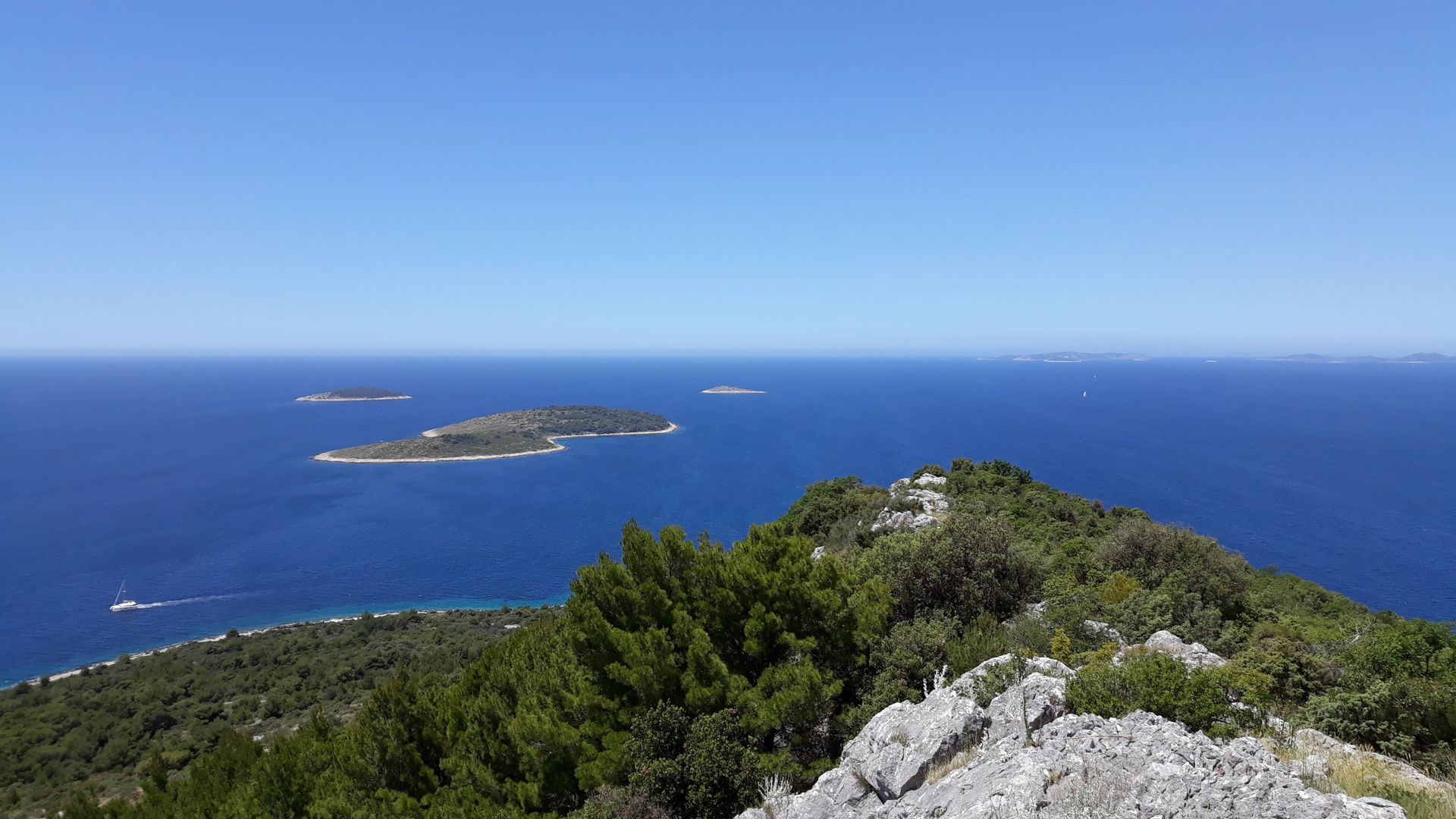Islands of Maslinovik, Grbavac and Lukovnjak near Primošten
