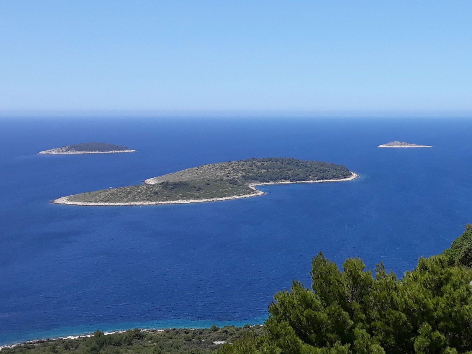 Islands of Maslinovik, Grbavac and Lukovnjak near Primošten
