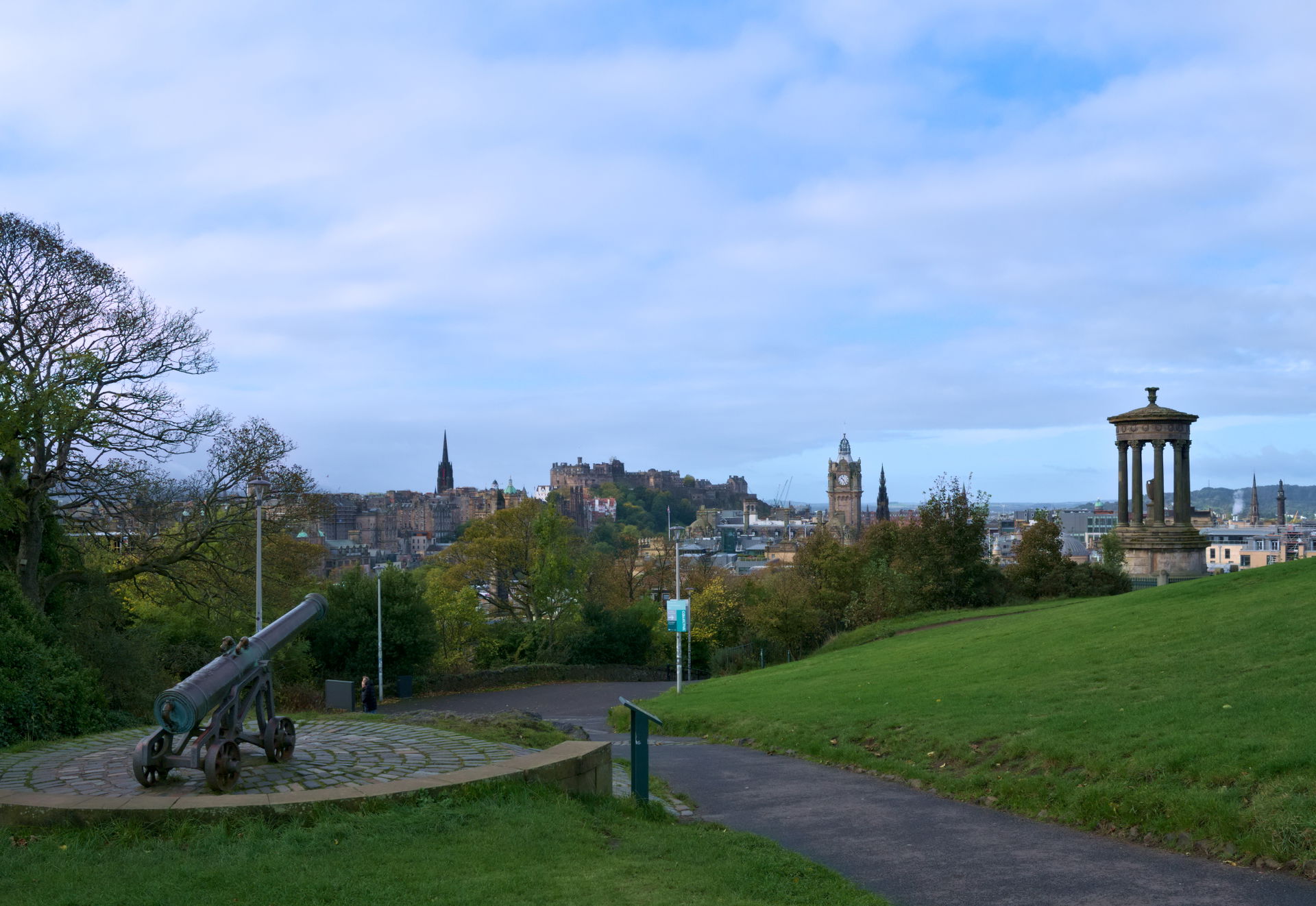 The Portuguese Cannon on Calton Hill, overlooking the old town …