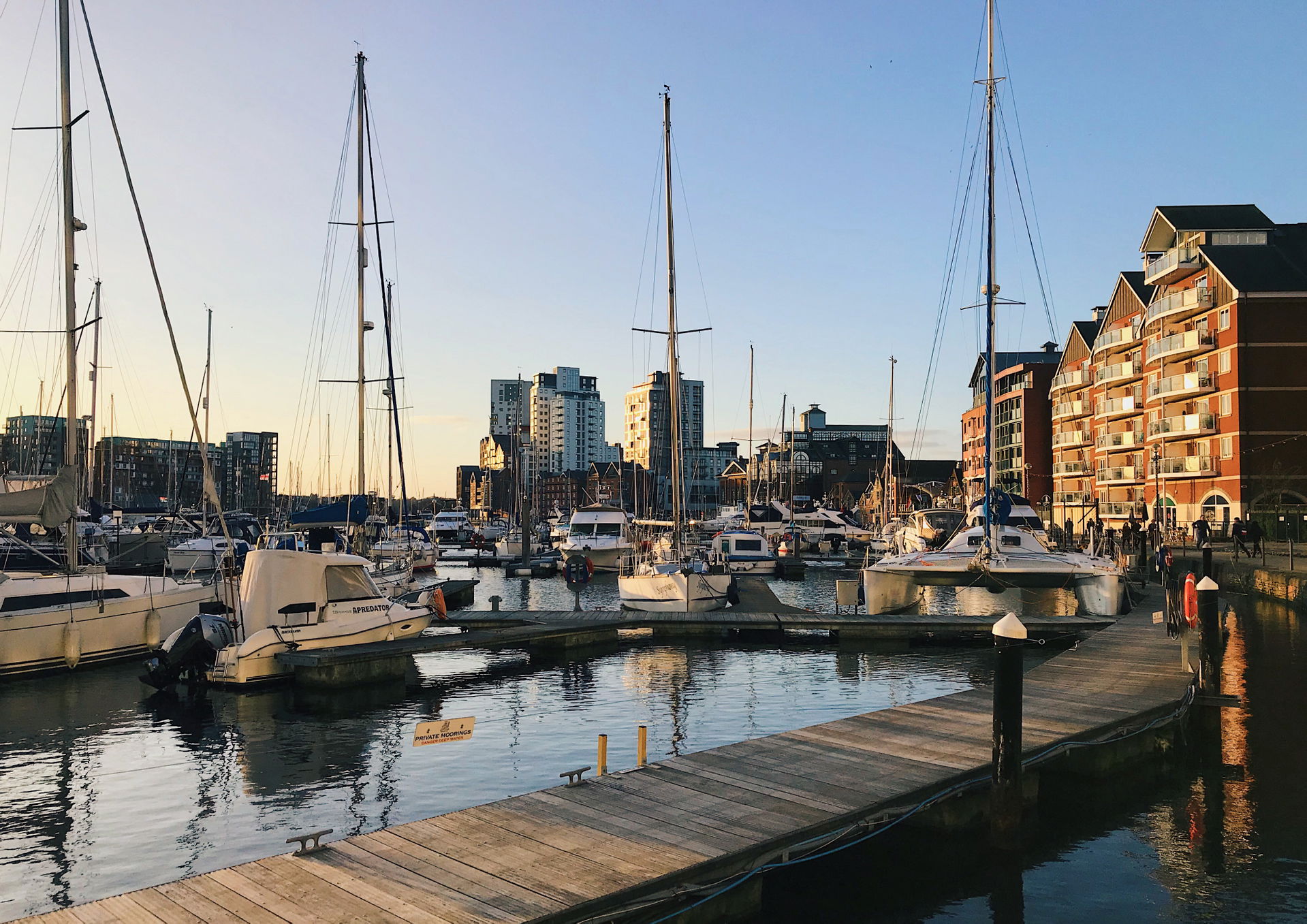Clear sky afternoon on the Ipswich Waterfront
