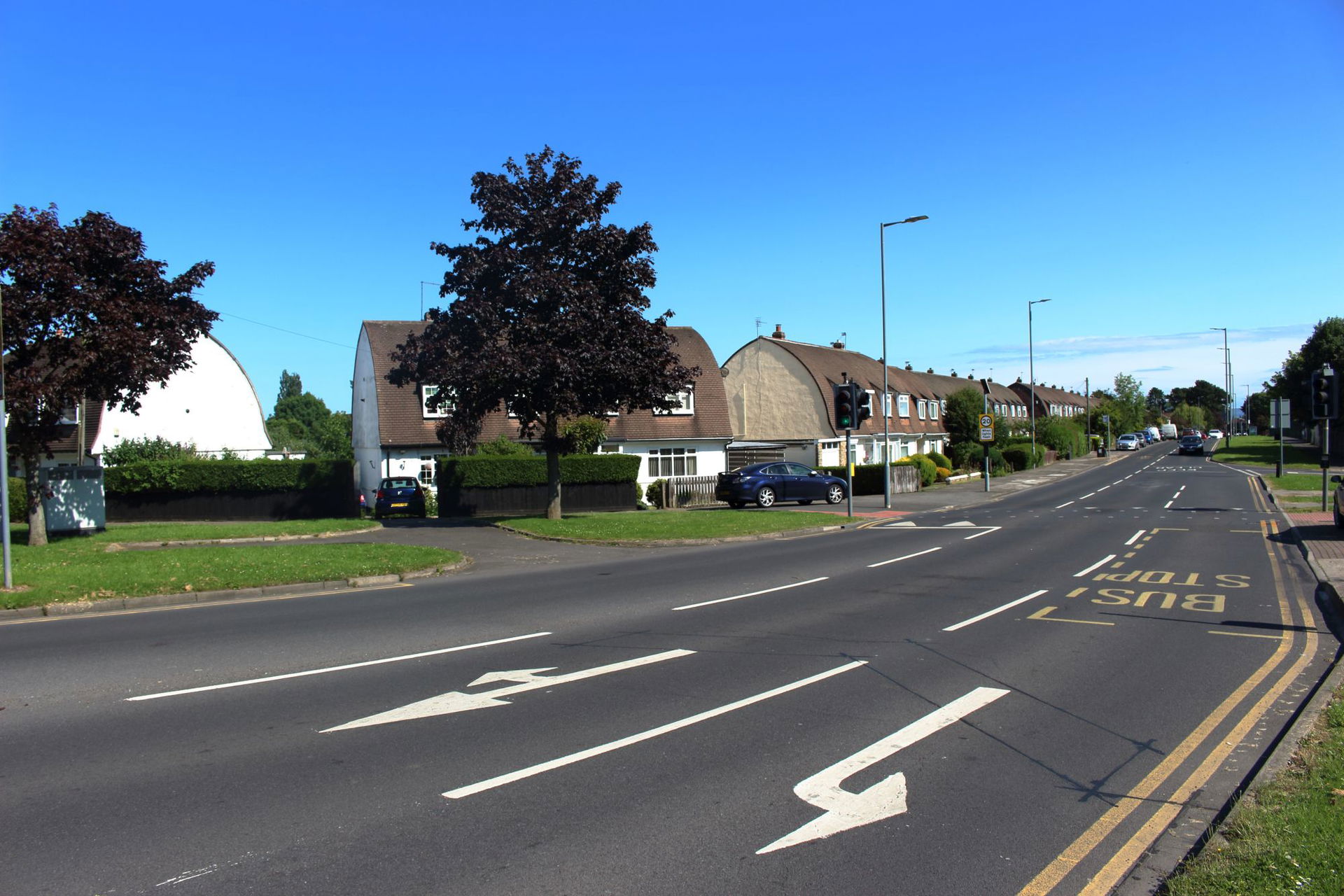 Looking up Fairfield Road from its junction with Bishopton Road…
