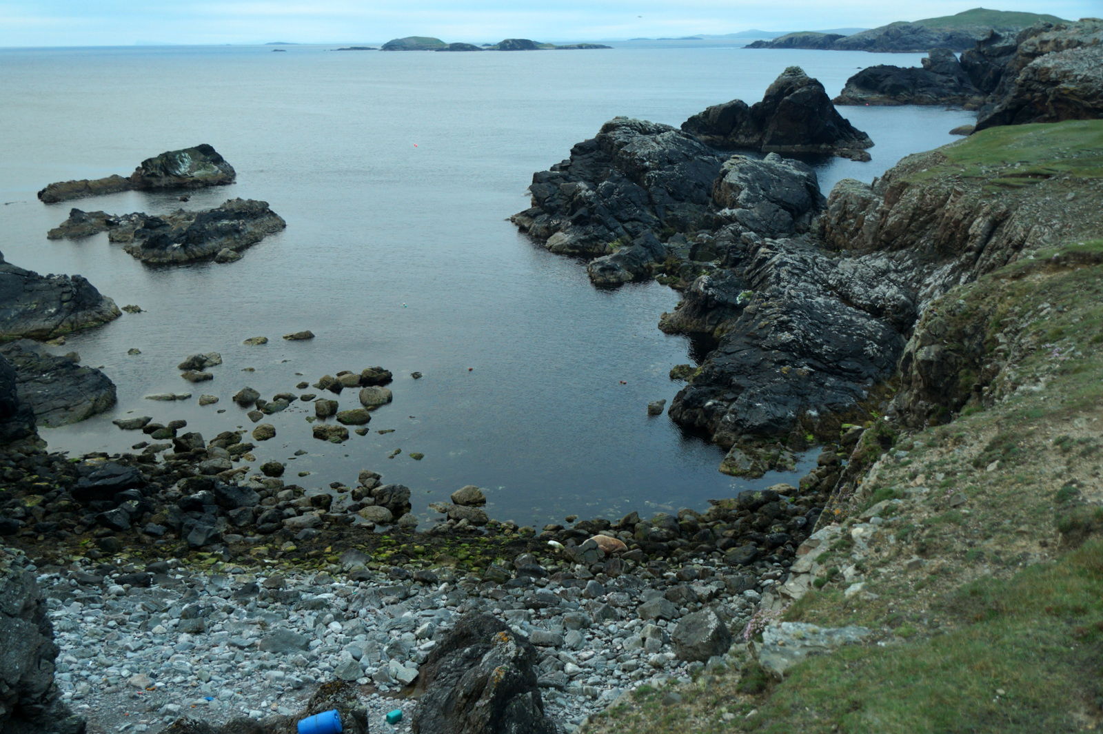 Holm Geo, Out Skerries