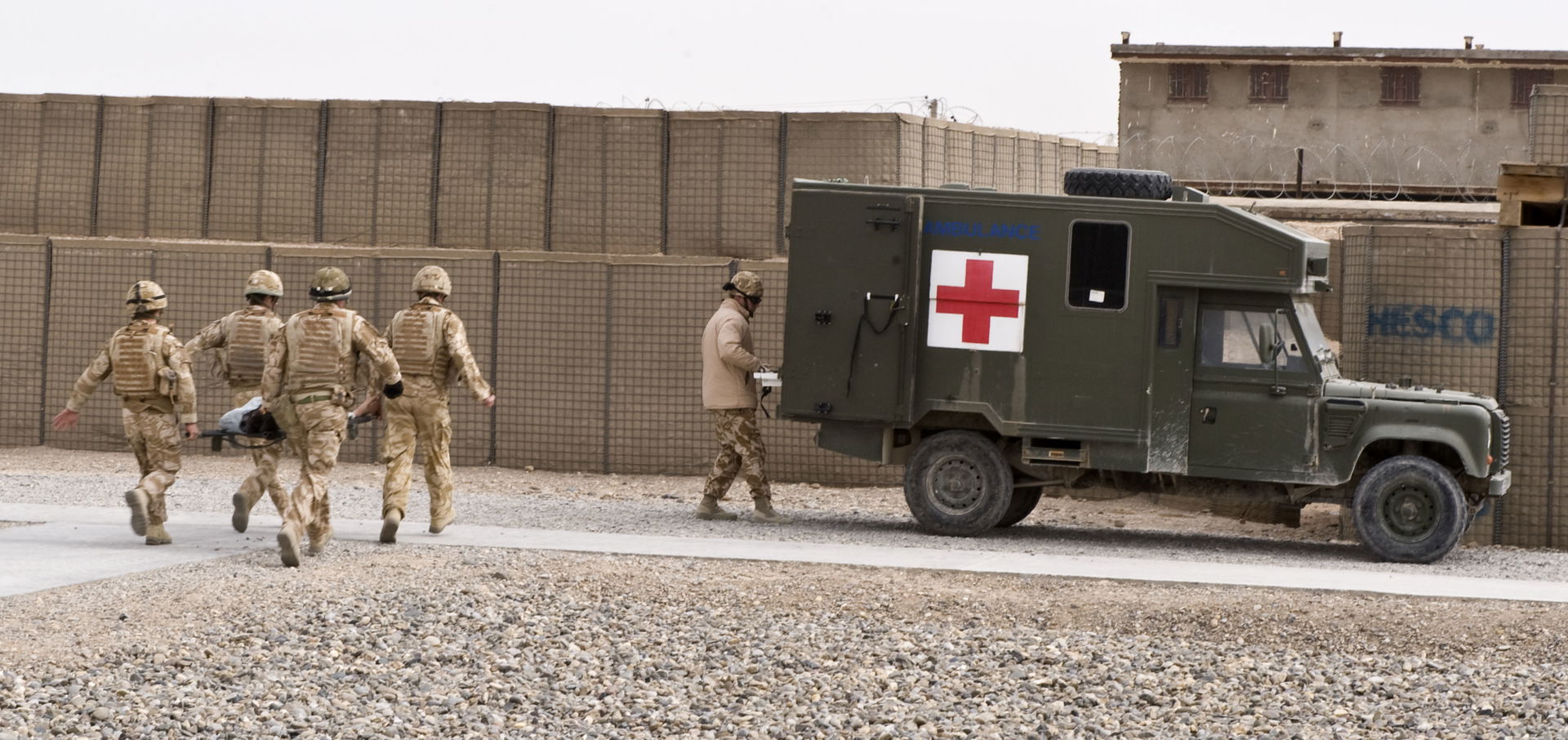 A MERT (Medical Emergency Response Team) rushes an Afghan casua…