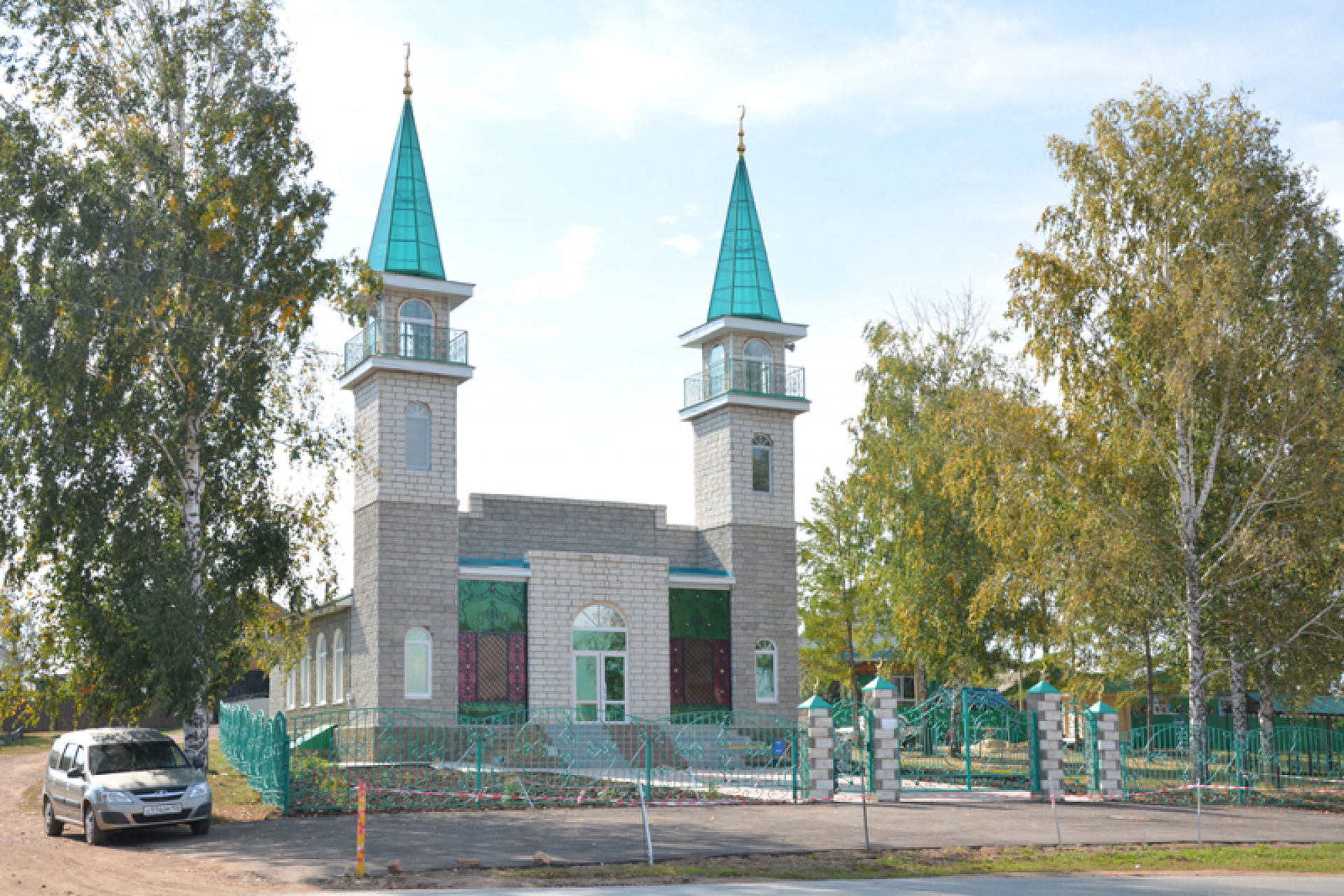 Мечеть "Ихсан" построена на народные деньги в 2009-2014 гг. Има…