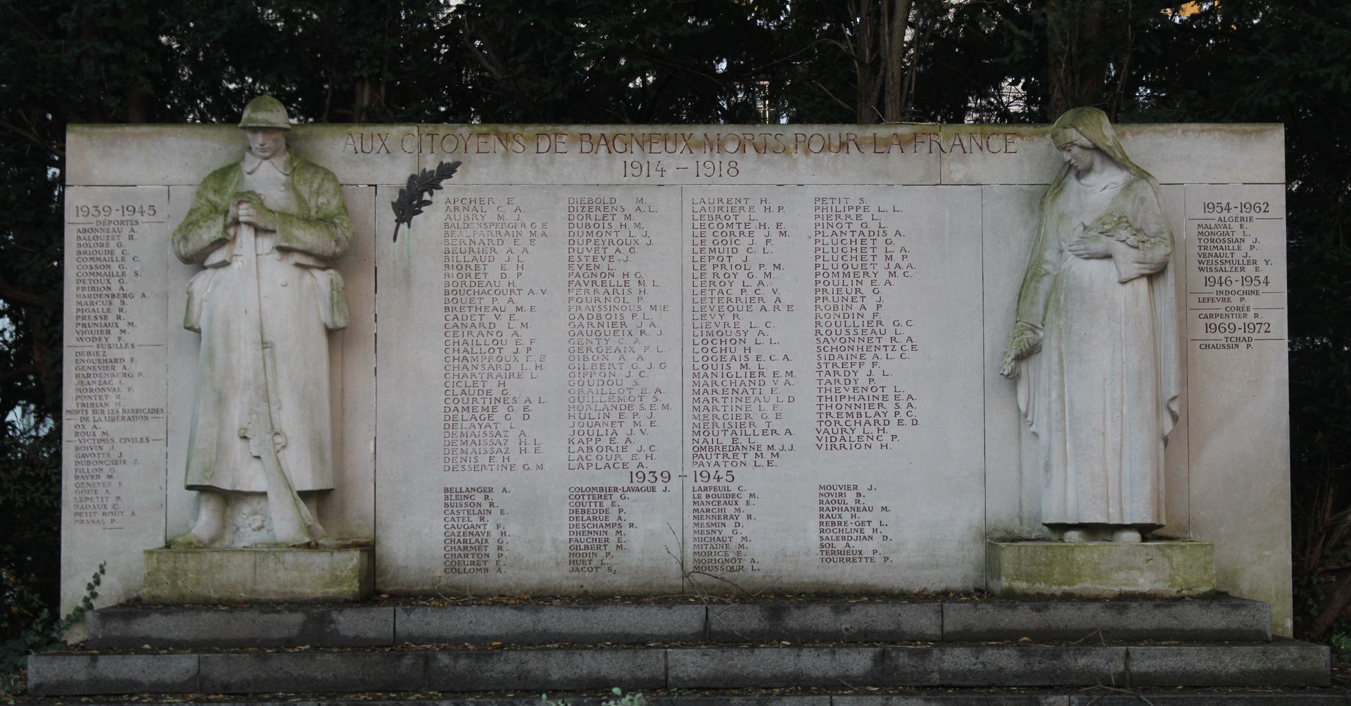 Monument aux morts de Bagneux, Hauts-de-Seine.