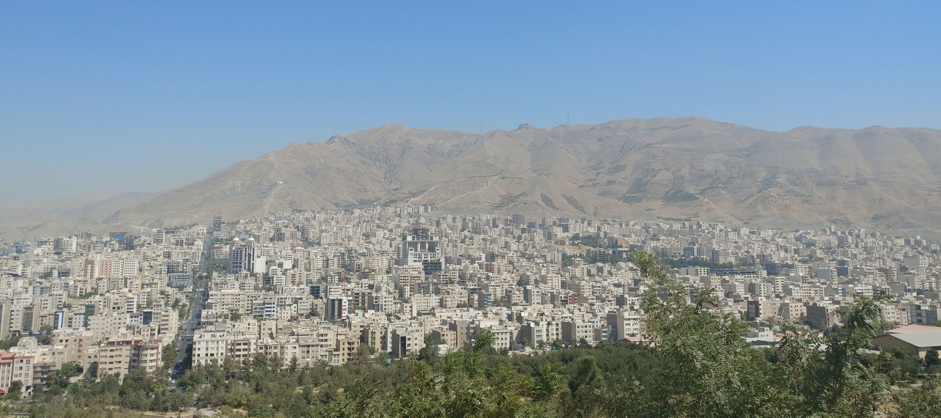 نمای هوایی منطقه عظیمیه کرج از جنوب به شمال