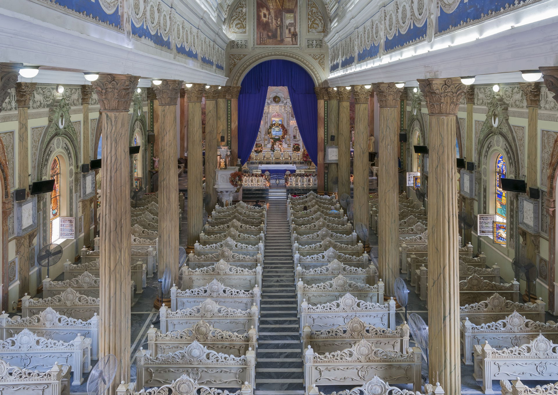 Interior of the Basilica of Our Lady of the Rosary of Chiquinqu…
