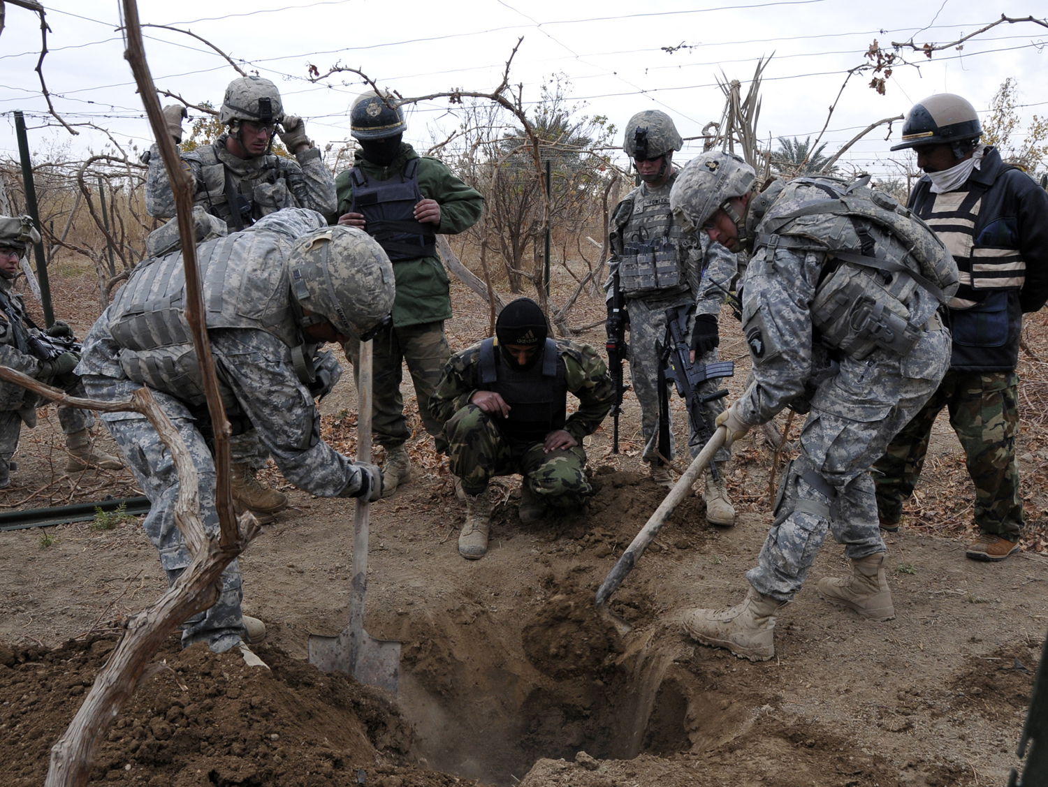 Soldiers from 3rd Platoon, Alpha Battery, 2nd Battalion, 320th …