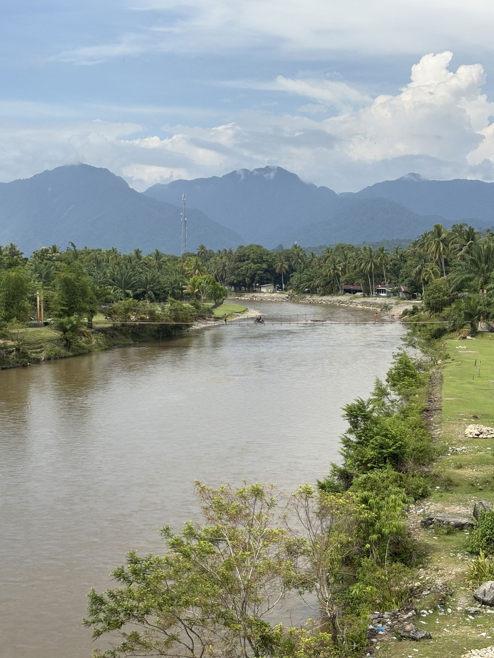 Aliran sungai jembatan Hamzah Al-Fansuri