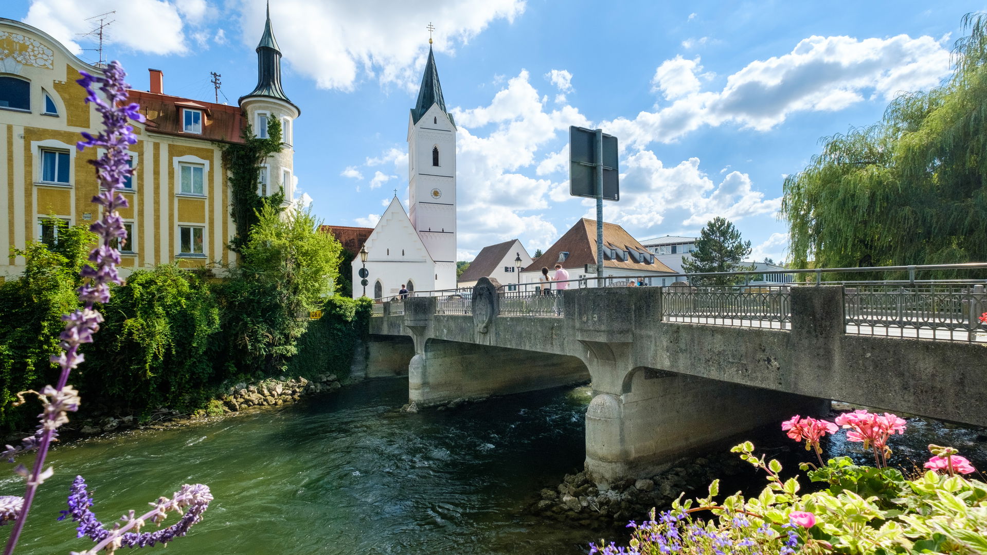 Amperbrücke und St. Leonhard im Sommer 2022, Stadtzentrum Fürst…