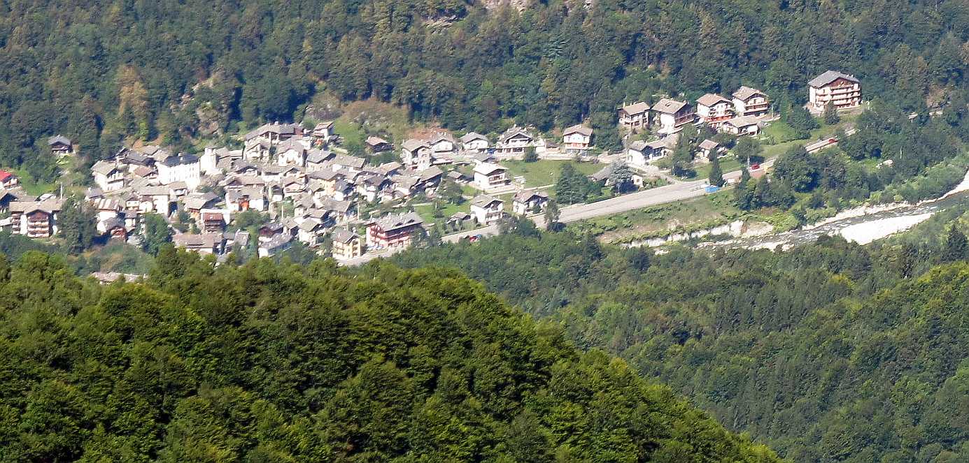 Pila (VC, Italy) from Testone delle Tre Alpi eastern slopes