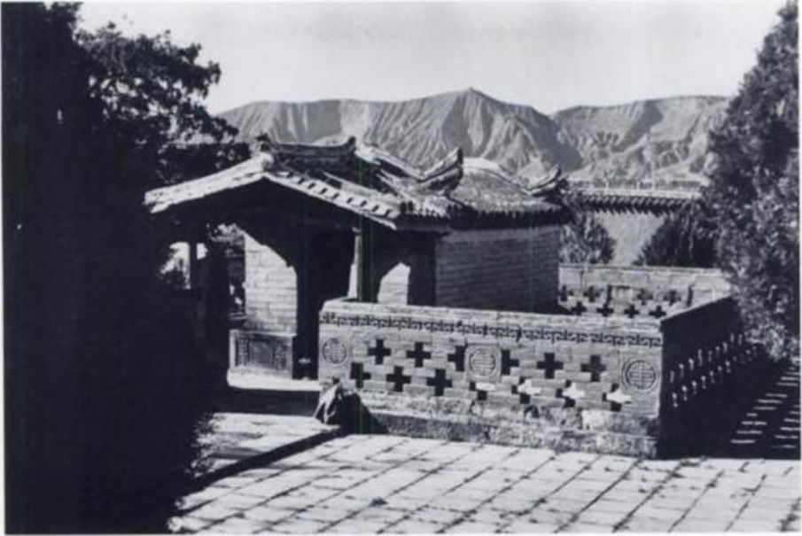 A gongbei (sufi saint's tomb) at Pingliang Gansu in the Republi…