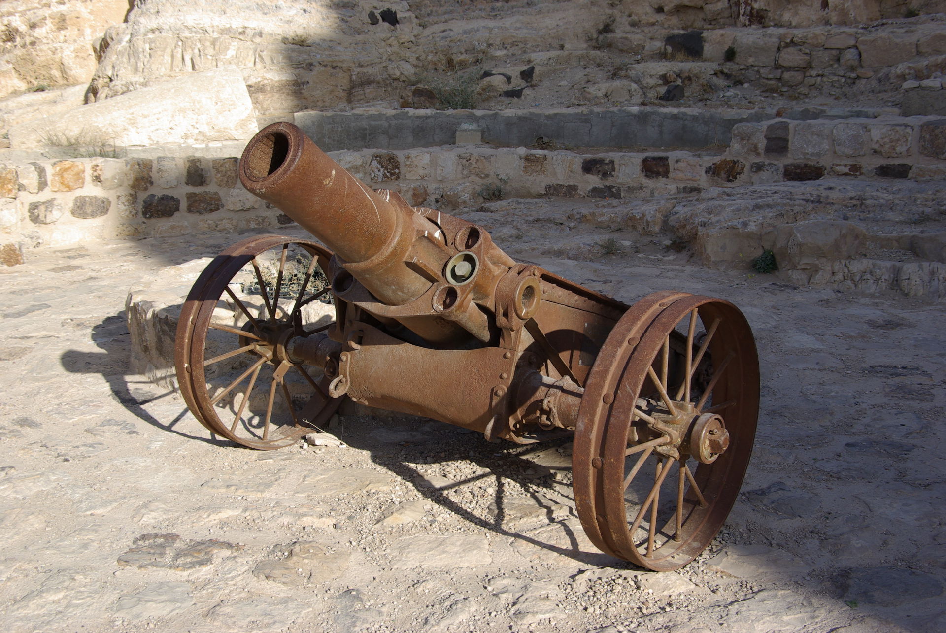 Al Karak, salute gun