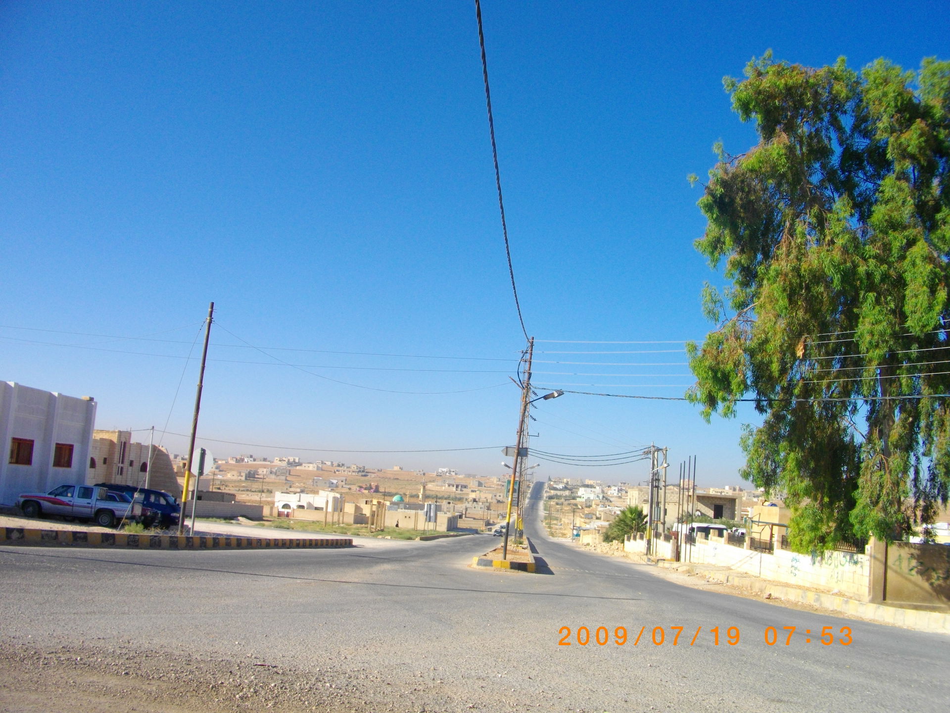 صورة توضح الطرق وتقاطعاتها في محافظة المفرق الأردنية، حيث قد تؤ…