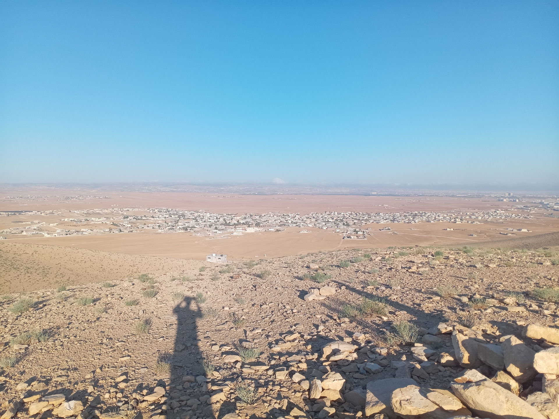 جبال بلدة البويضة الشرقية خلال فترة الصباح وشروق الشمس