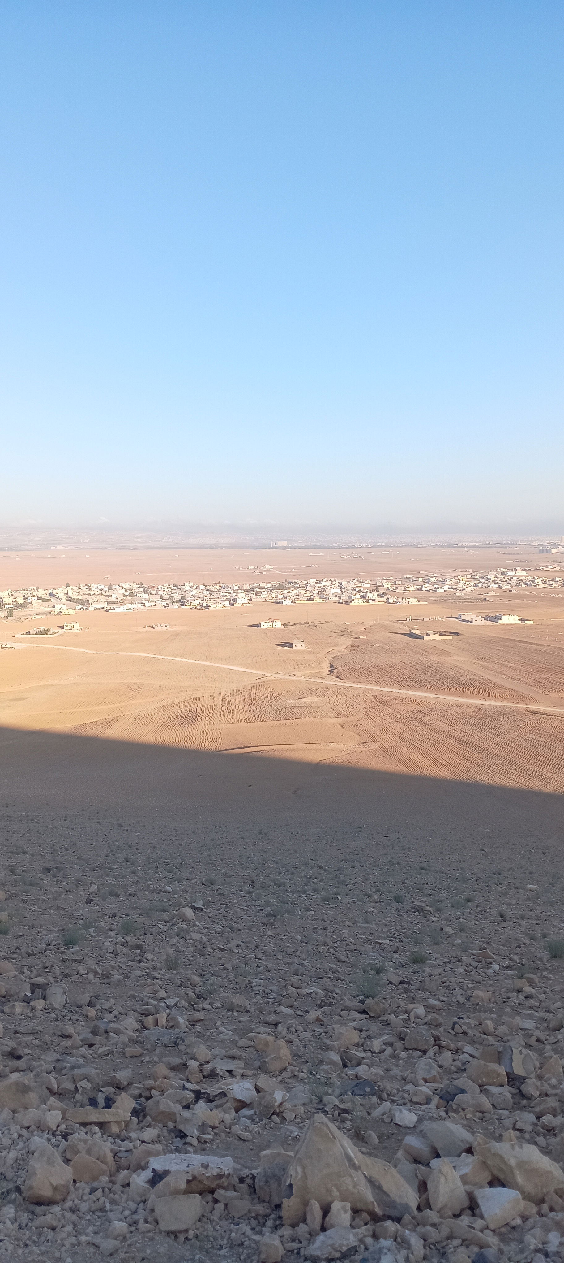 جبال بلدة البويضة الشرقية خلال فترة الصباح وشروق الشمس