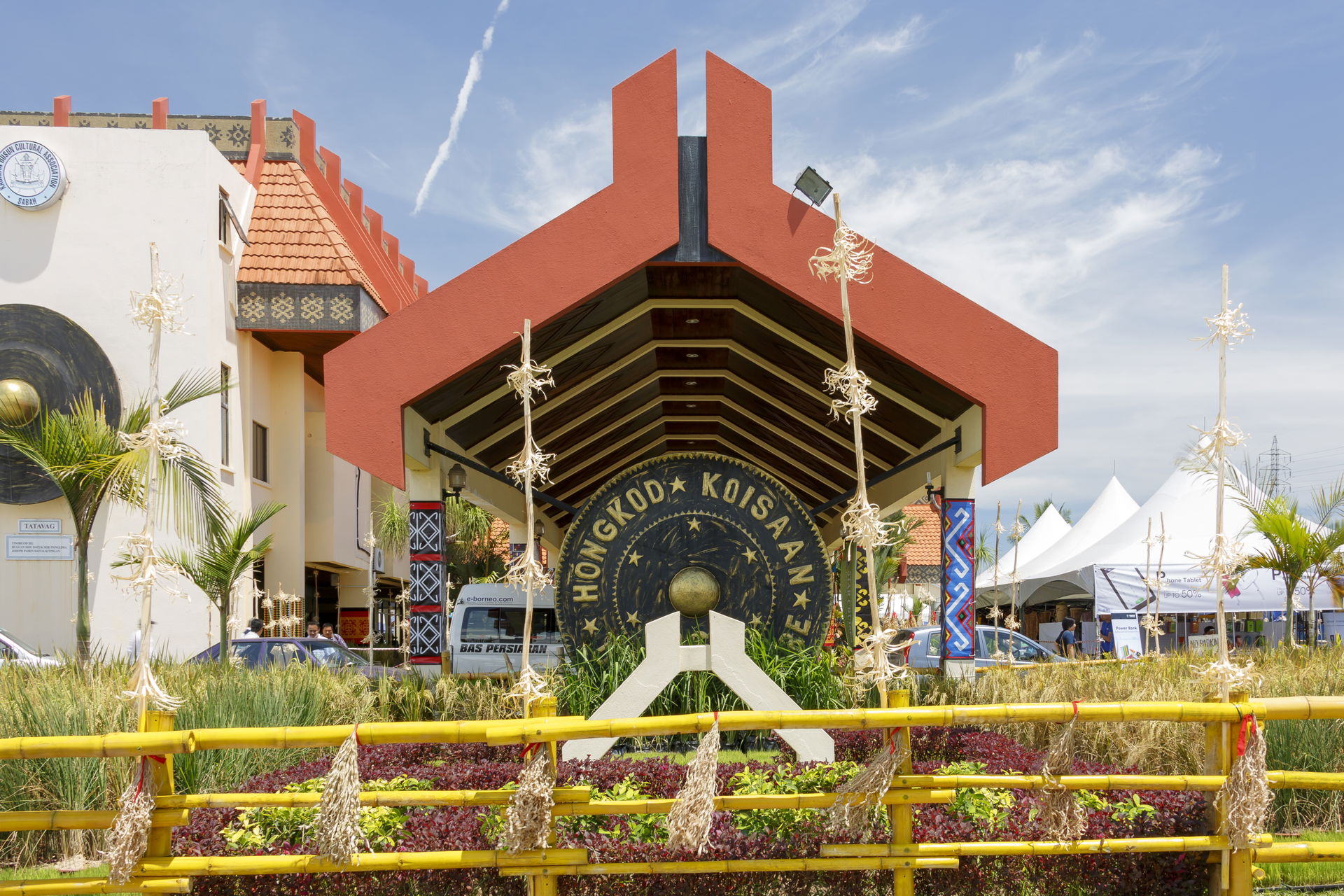Penampang, Sabah: The big gong in front of Hongkod Koisaan, the…