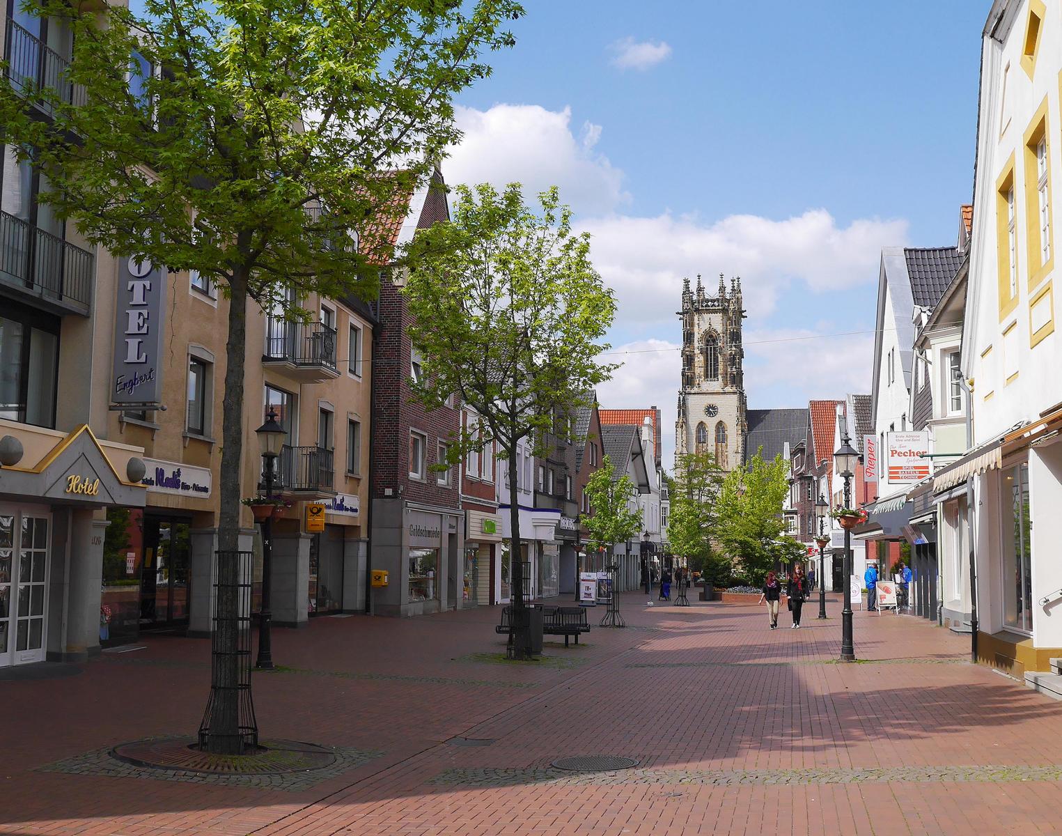 Lange Straße in Richtung St.-Johannes-Kirche in Oelde