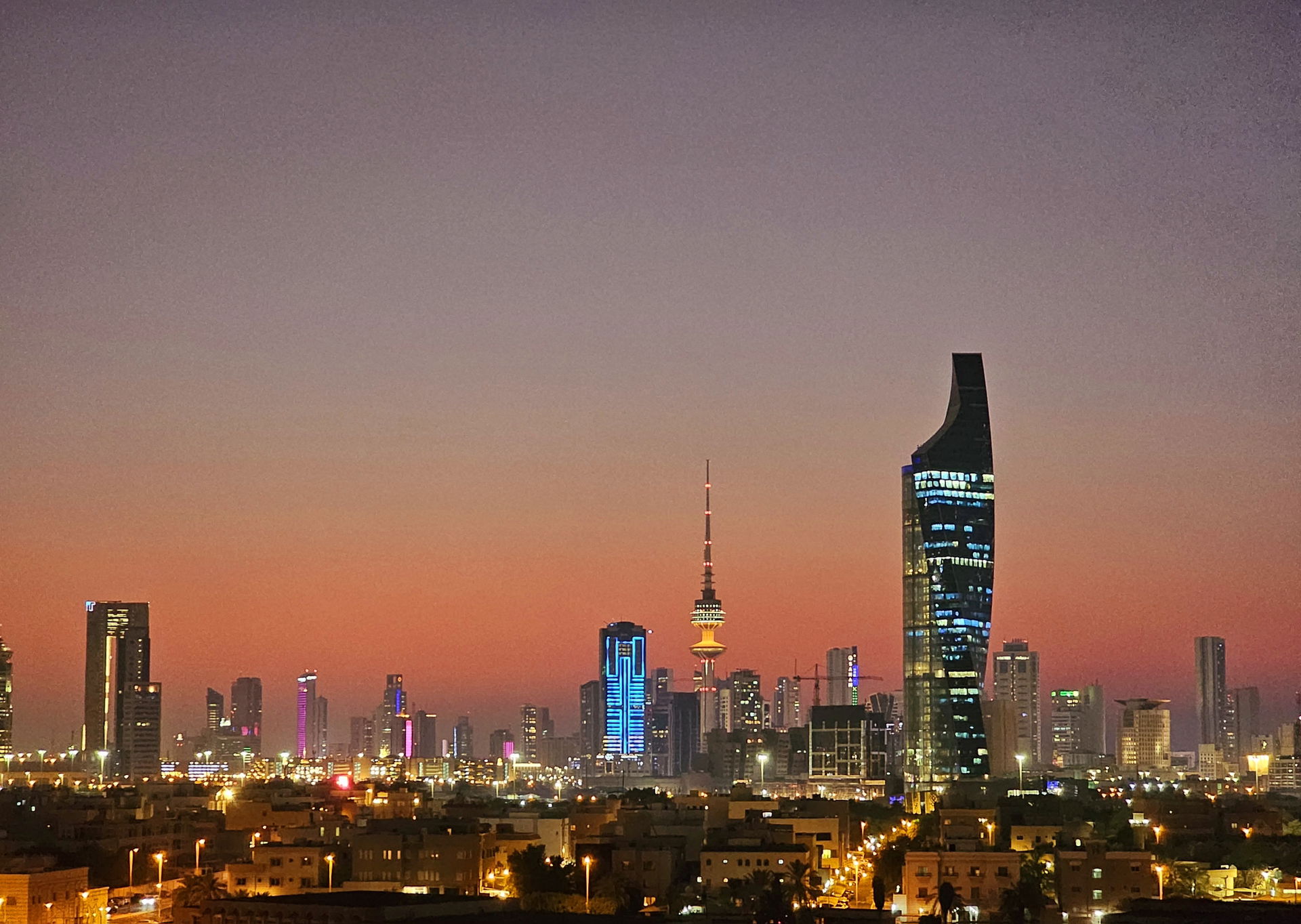 Kuwait City sunset captures a captivating skyline view.