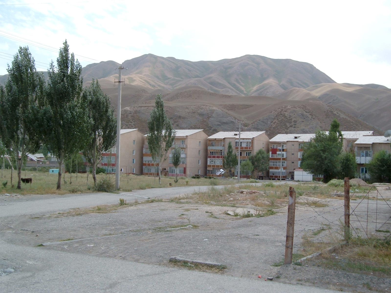 Description: Apartment buildings in en:Naryn, en:Kyrgyzstan.
So…