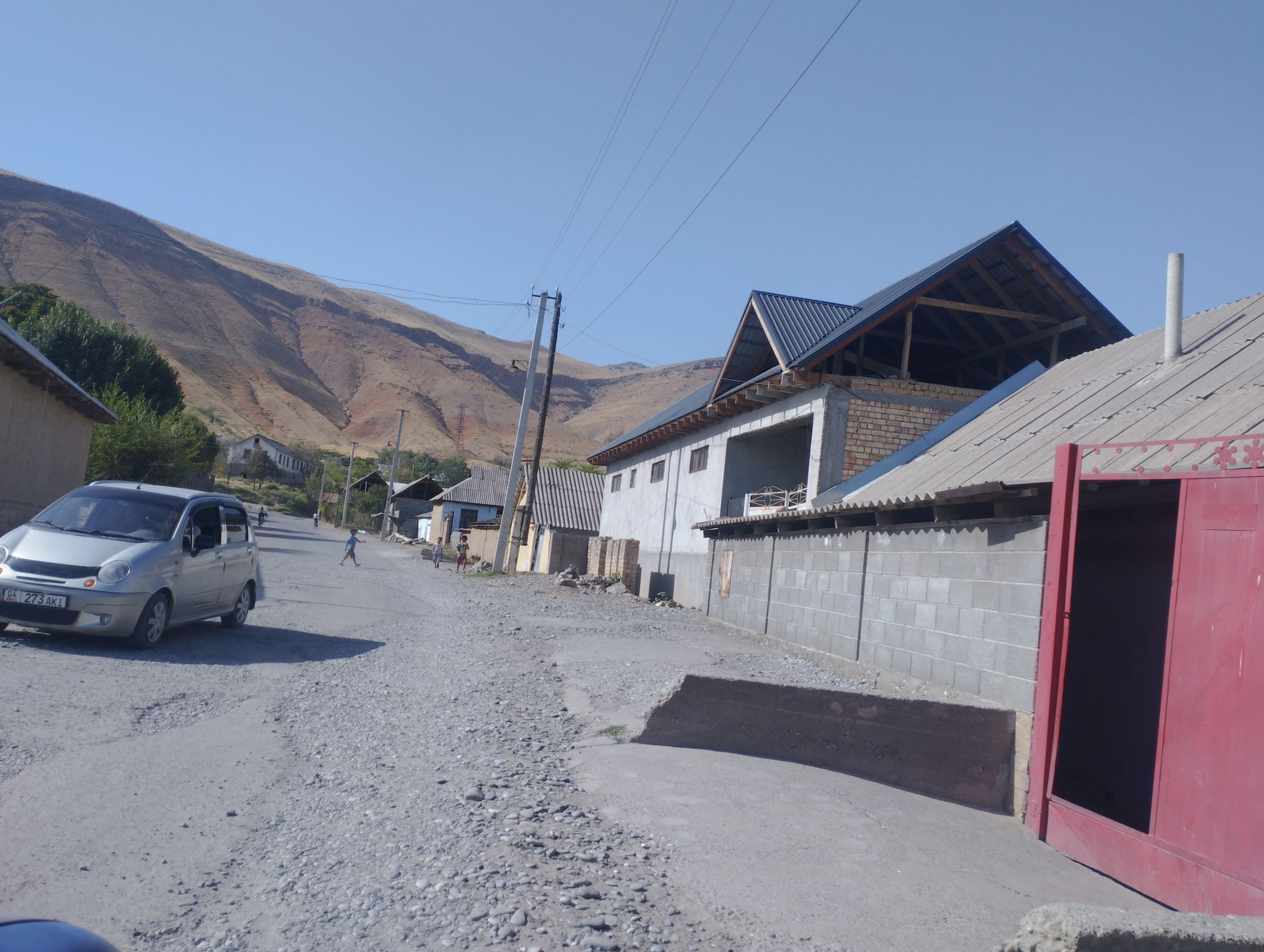 Dostuk, Suzak District